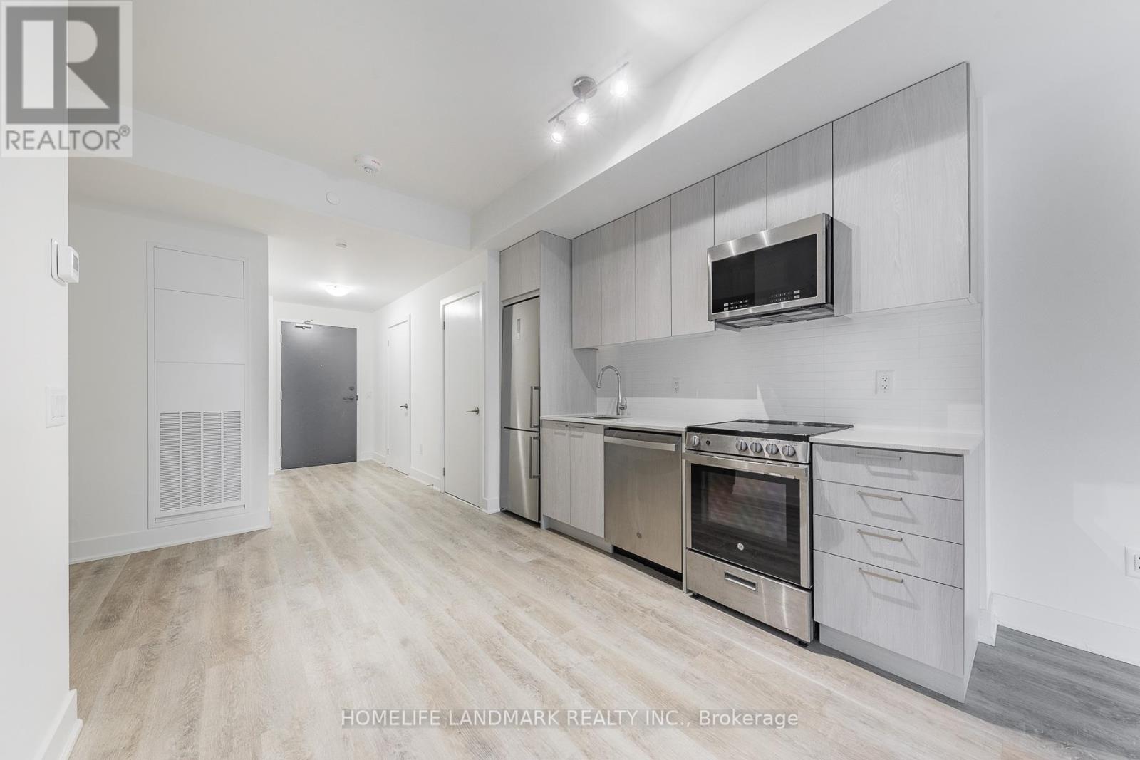 223 - 185 Deerfield Road, Newmarket, Ontario  L3Y 0G7 - Photo 4 - N12038913