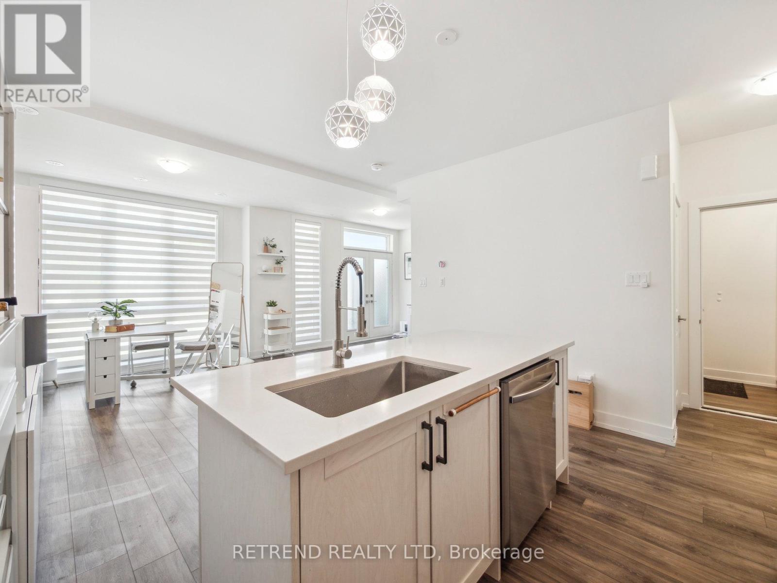 9 - 1 Bond Crescent, Richmond Hill, Ontario  L4E 1J4 - Photo 11 - N12161119