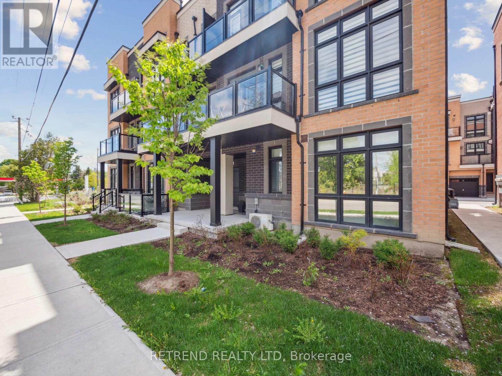 9 - 1 Bond Crescent, Richmond Hill, Ontario  L4E 1J4 - Photo 3 - N12161119