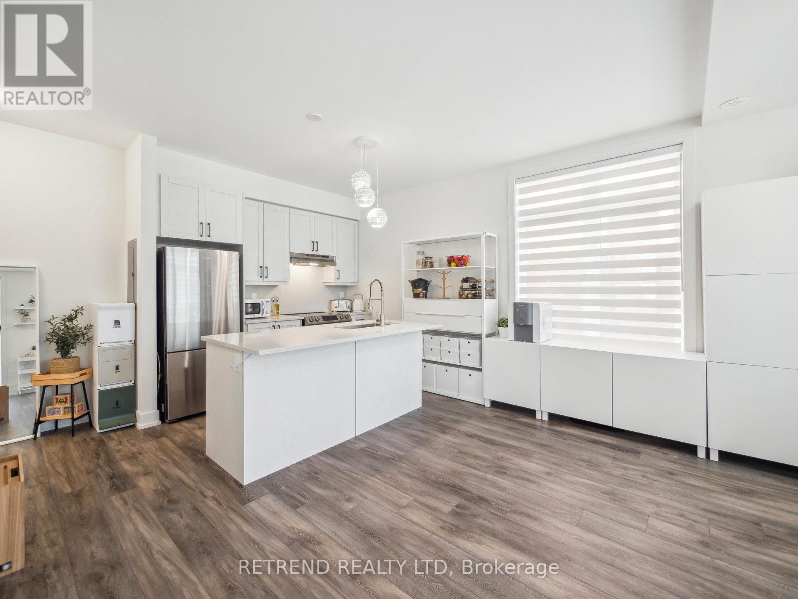 9 - 1 Bond Crescent, Richmond Hill, Ontario  L4E 1J4 - Photo 7 - N12161119