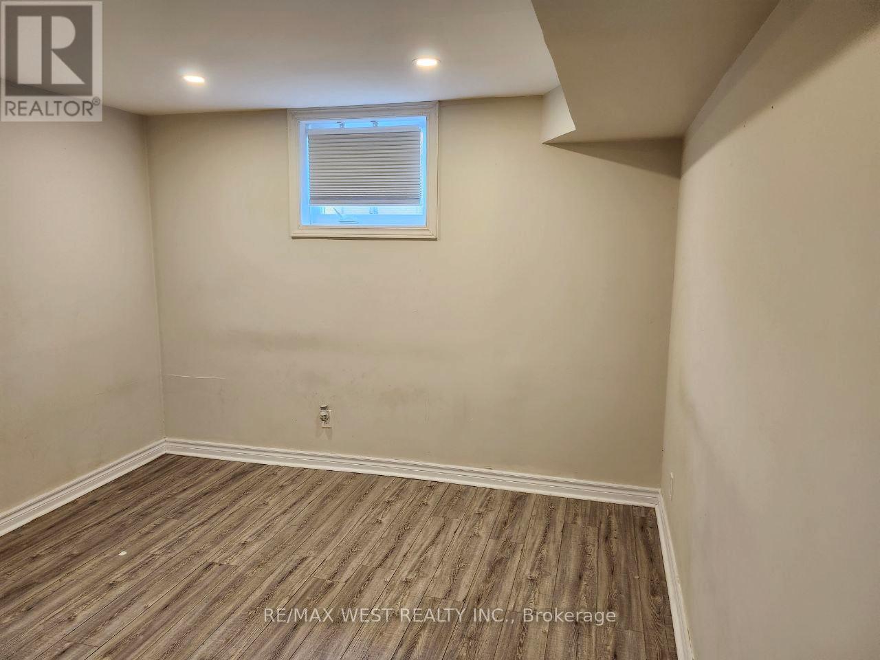 54 Ondrey Street, Bradford West Gwillimbury, Ontario  L3Z 2X1 - Photo 12 - N12161141