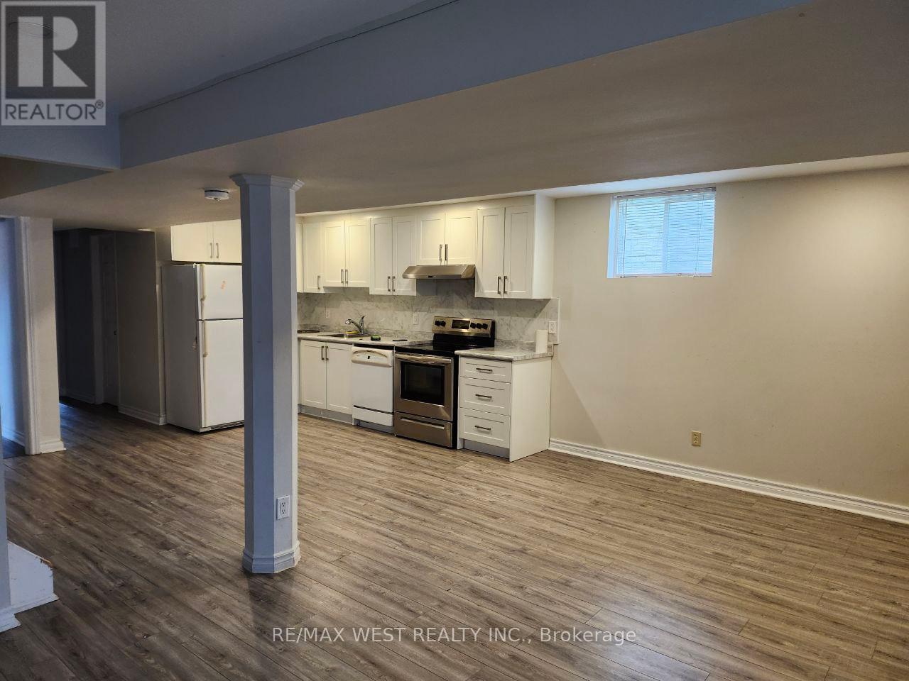 54 Ondrey Street, Bradford West Gwillimbury, Ontario  L3Z 2X1 - Photo 5 - N12161141