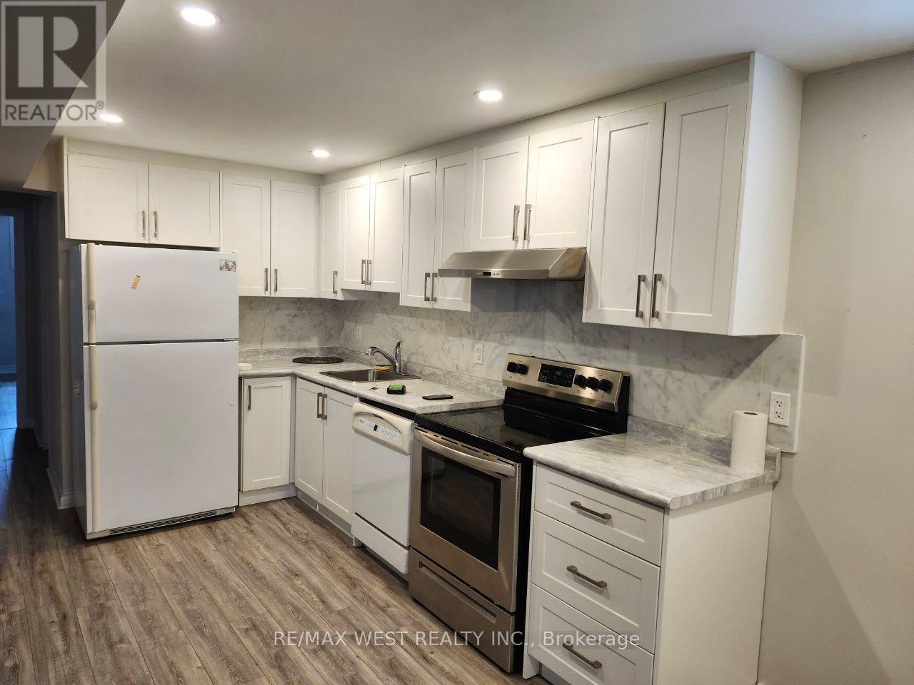 54 Ondrey Street, Bradford West Gwillimbury, Ontario  L3Z 2X1 - Photo 6 - N12161141