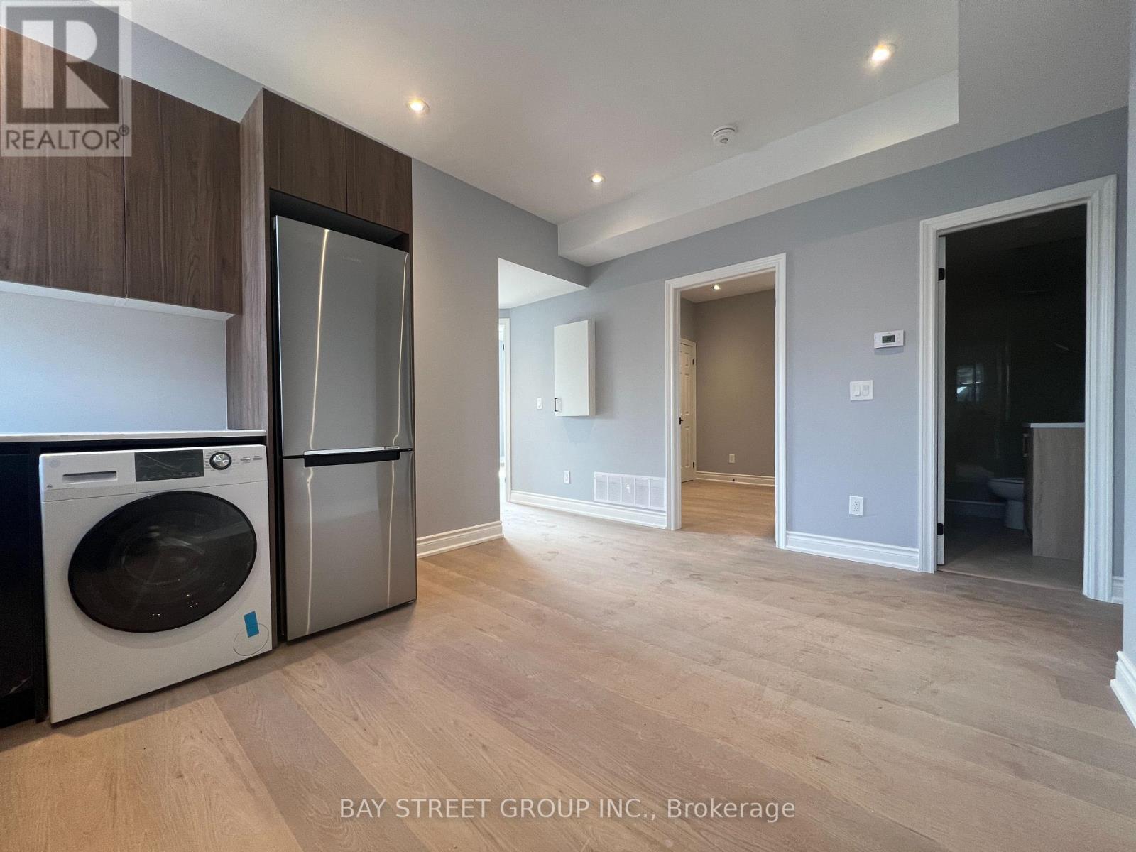 201 - 2386 Lake Shore Boulevard W, Toronto, Ontario  M8V 1C3 - Photo 2 - W12161129