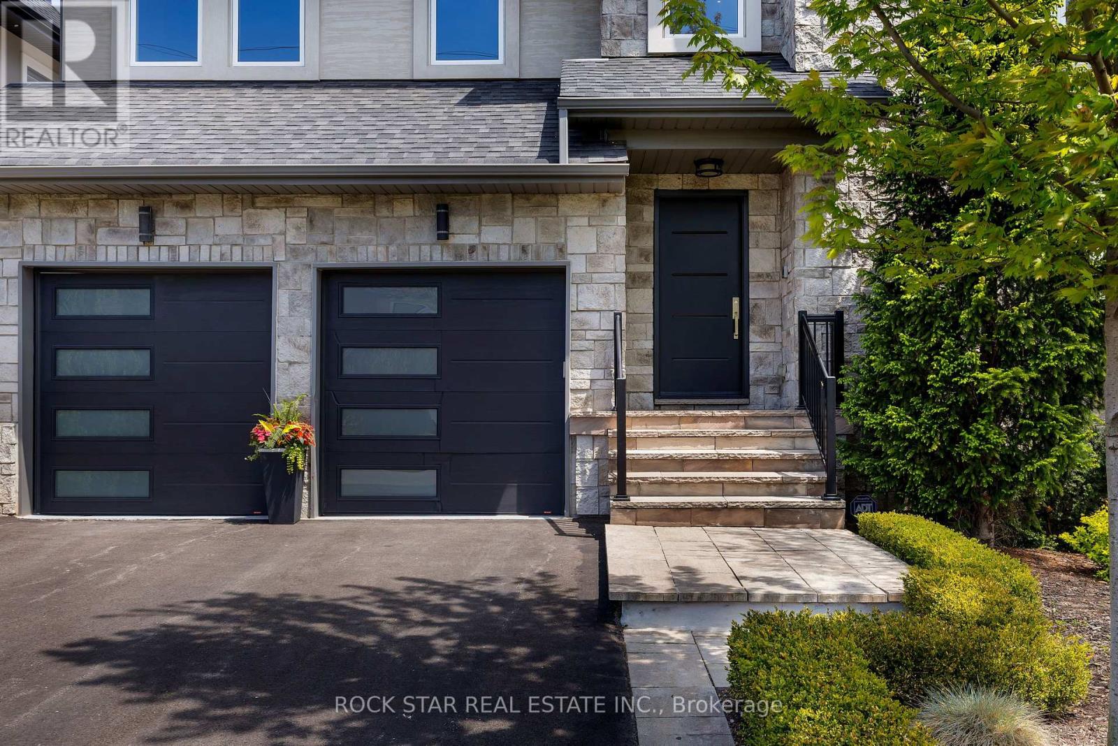 443 Seabourne Drive, Oakville, Ontario  L6L 4E9 - Photo 3 - W12161144