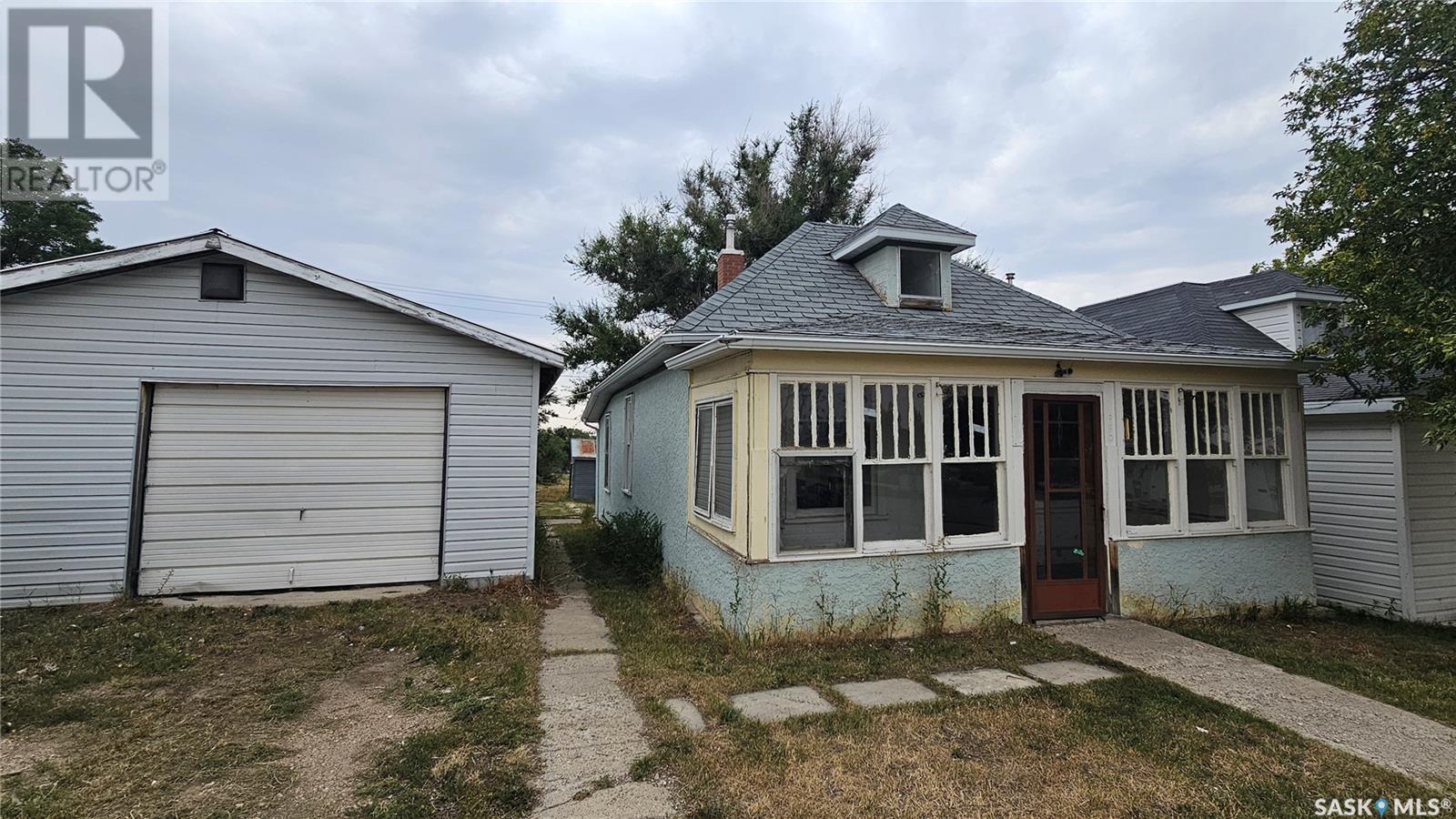2470 Proton AVENUE, Gull Lake, Saskatchewan