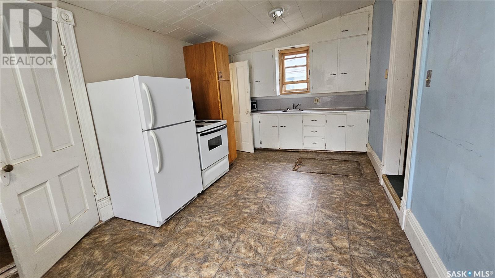 2470 Proton Avenue, Gull Lake, Saskatchewan  S0N 1A0 - Photo 10 - SK006568