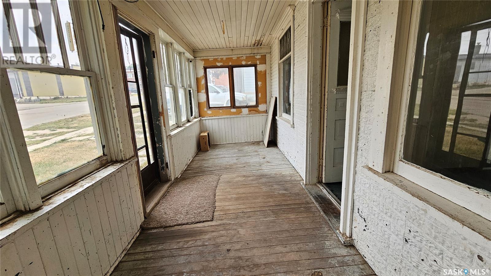2470 Proton Avenue, Gull Lake, Saskatchewan  S0N 1A0 - Photo 2 - SK006568