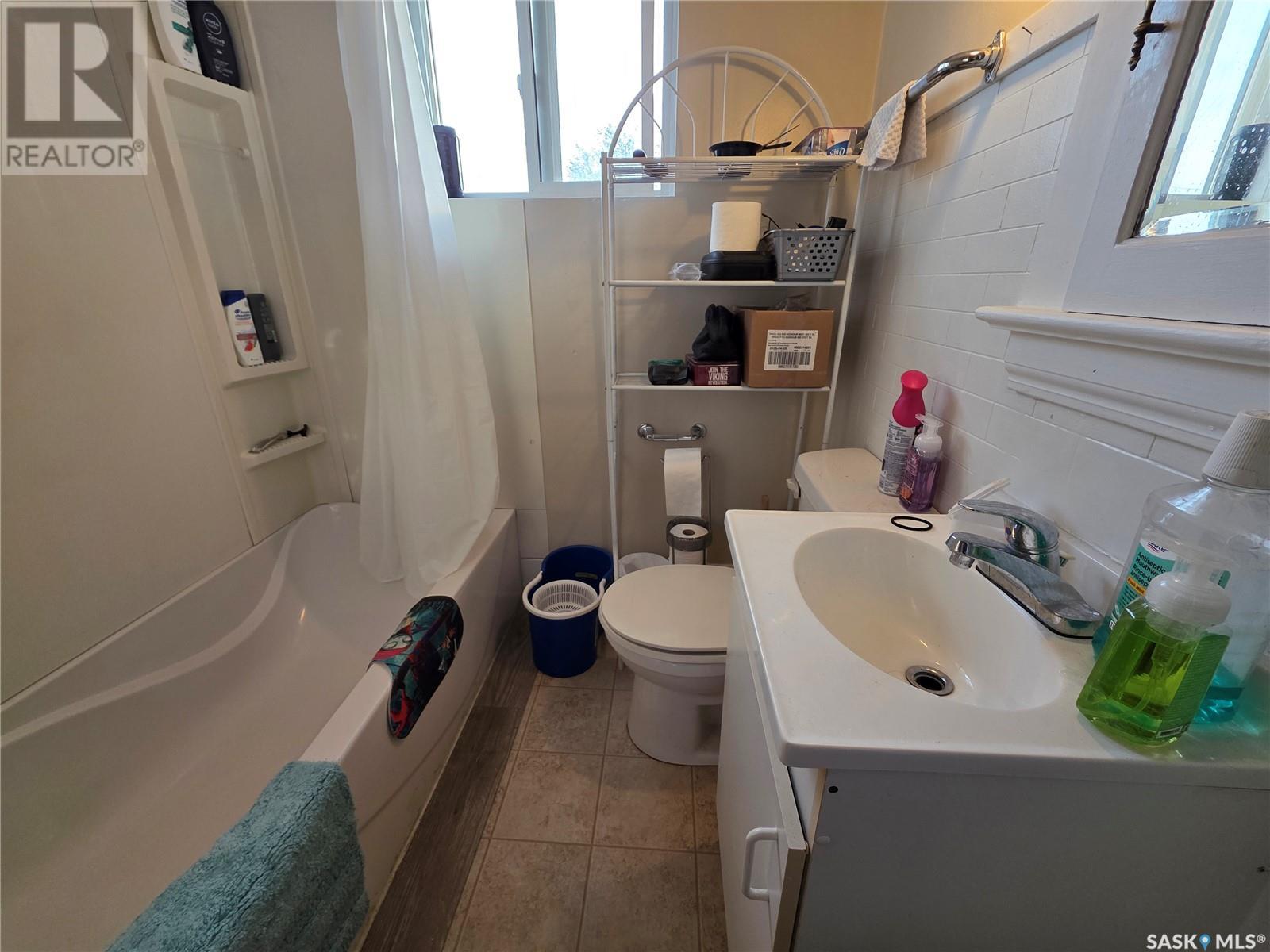 420 9th Avenue Nw, Swift Current, Saskatchewan  S9H 1B1 - Photo 5 - SK006566
