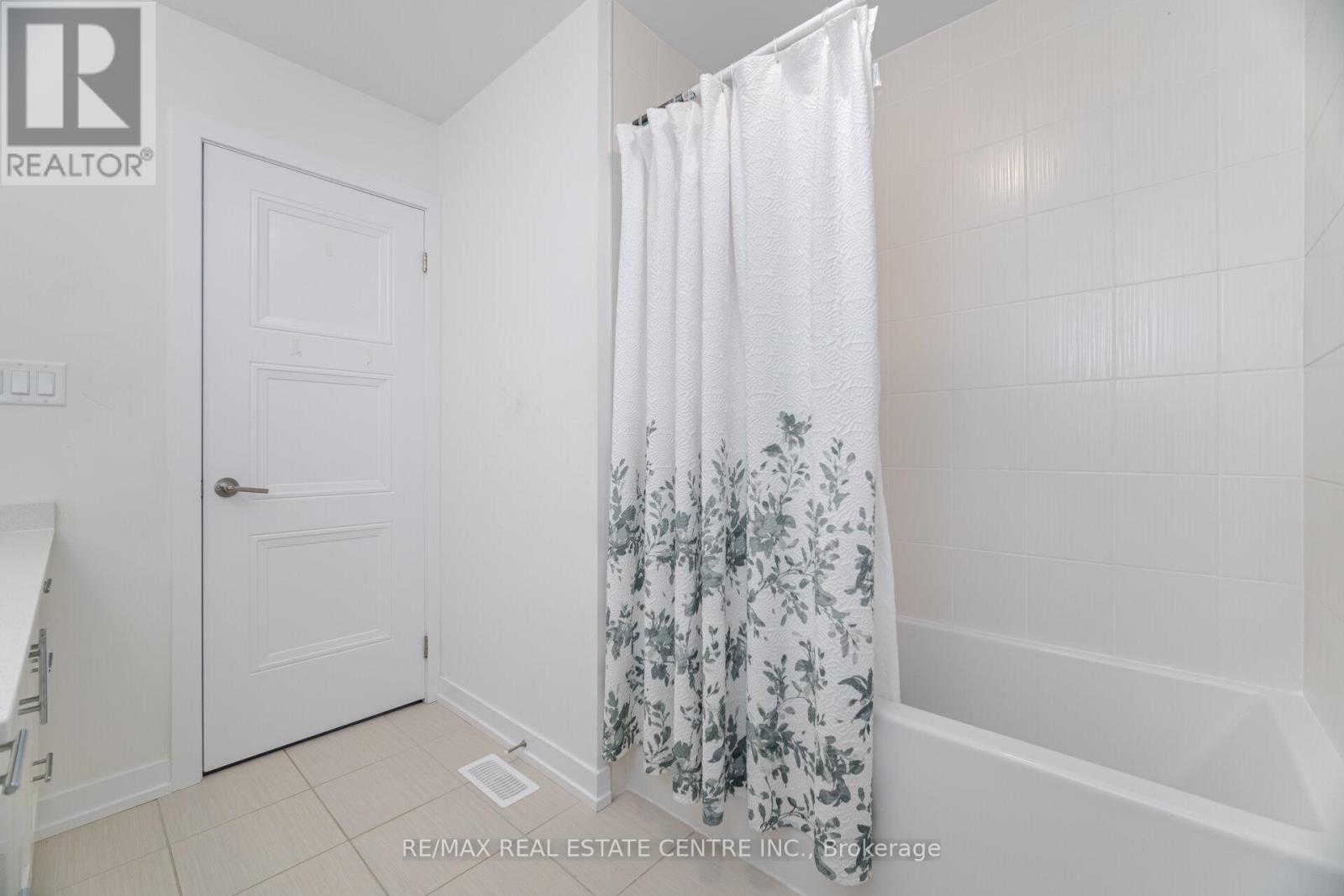 141 Terrace Drive, Grimsby, Ontario  L3M 0L2 - Photo 35 - X12161165