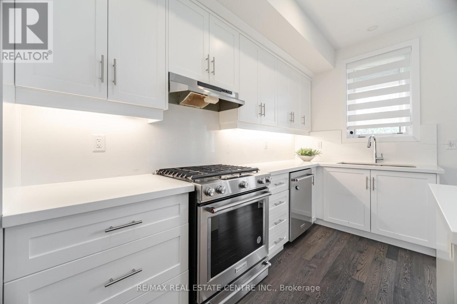 141 Terrace Drive, Grimsby, Ontario  L3M 0L2 - Photo 9 - X12161165