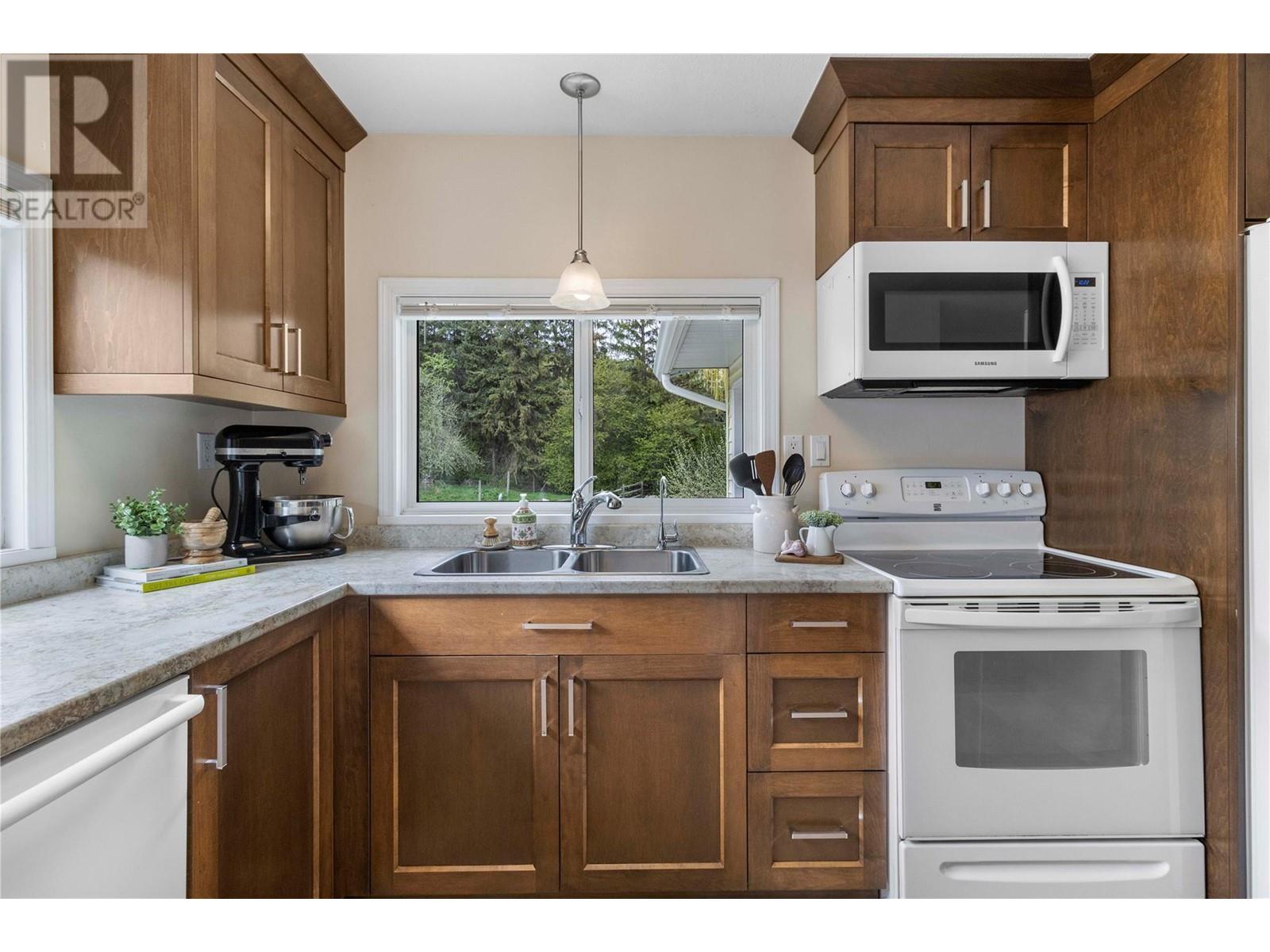 1706 Taylor Road, Sorrento, BC V0E2W1