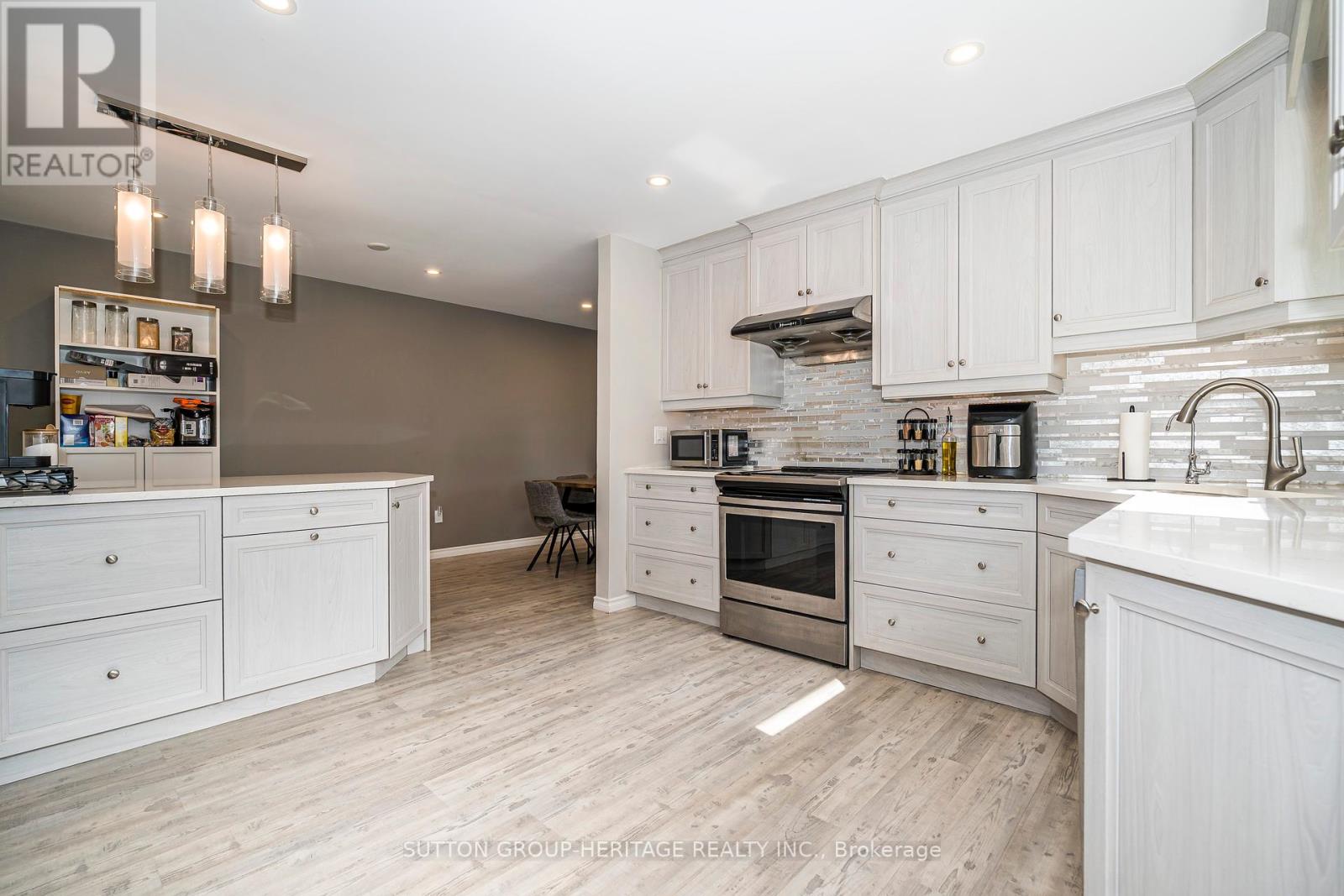 437 Sedan Crescent, Oshawa, Ontario  L1H 3G4 - Photo 3 - E12161179