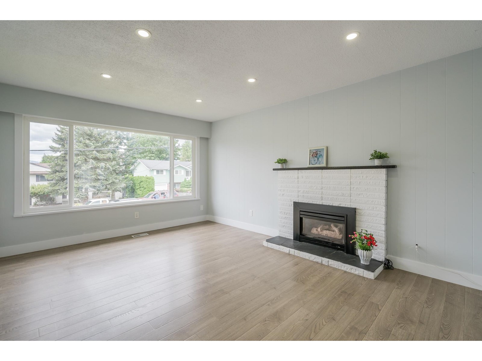 Property at 11408 PEMBERTON CRESCENT image 3