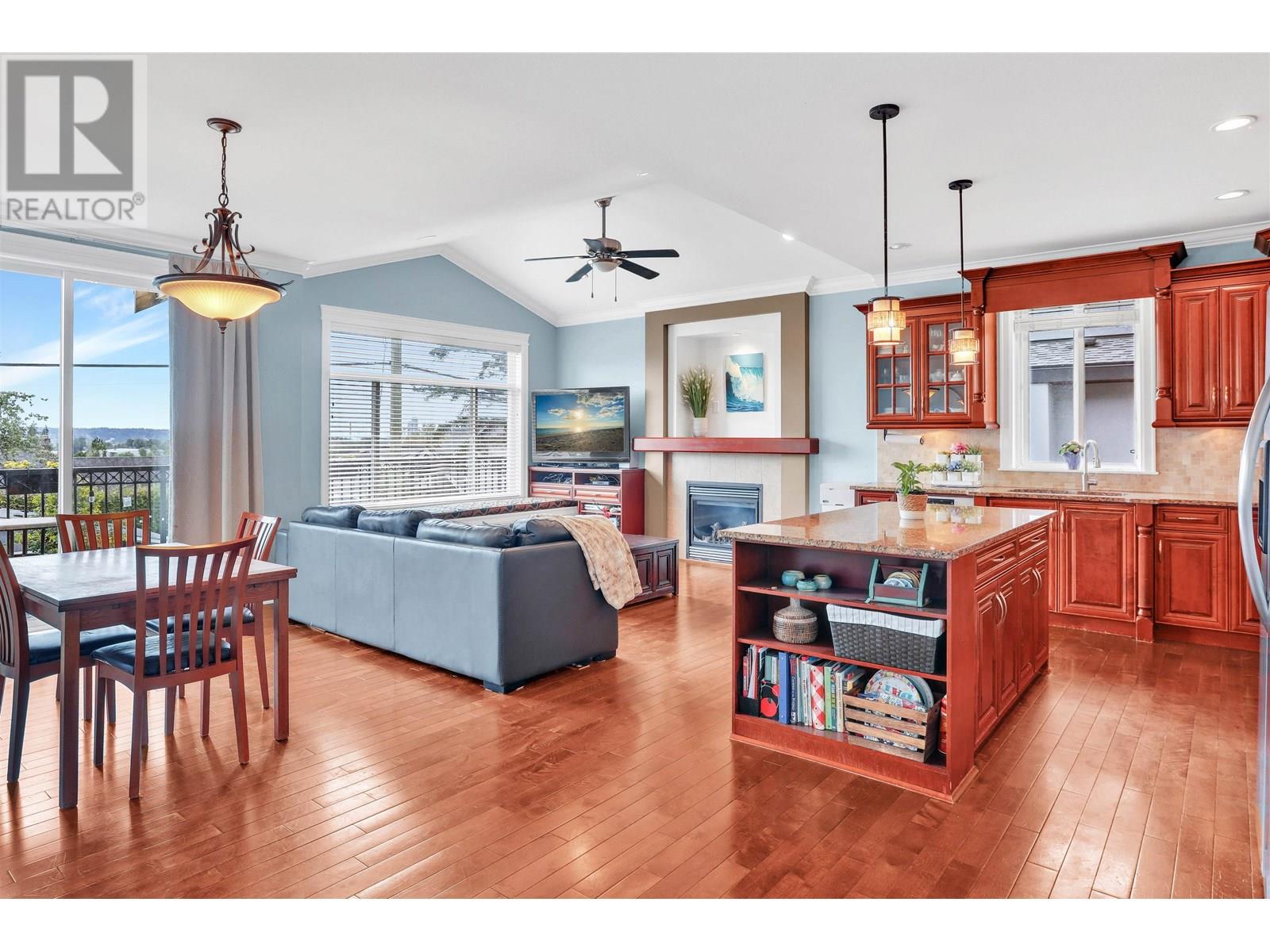 Property at 943 HARRIS AVENUE image 3