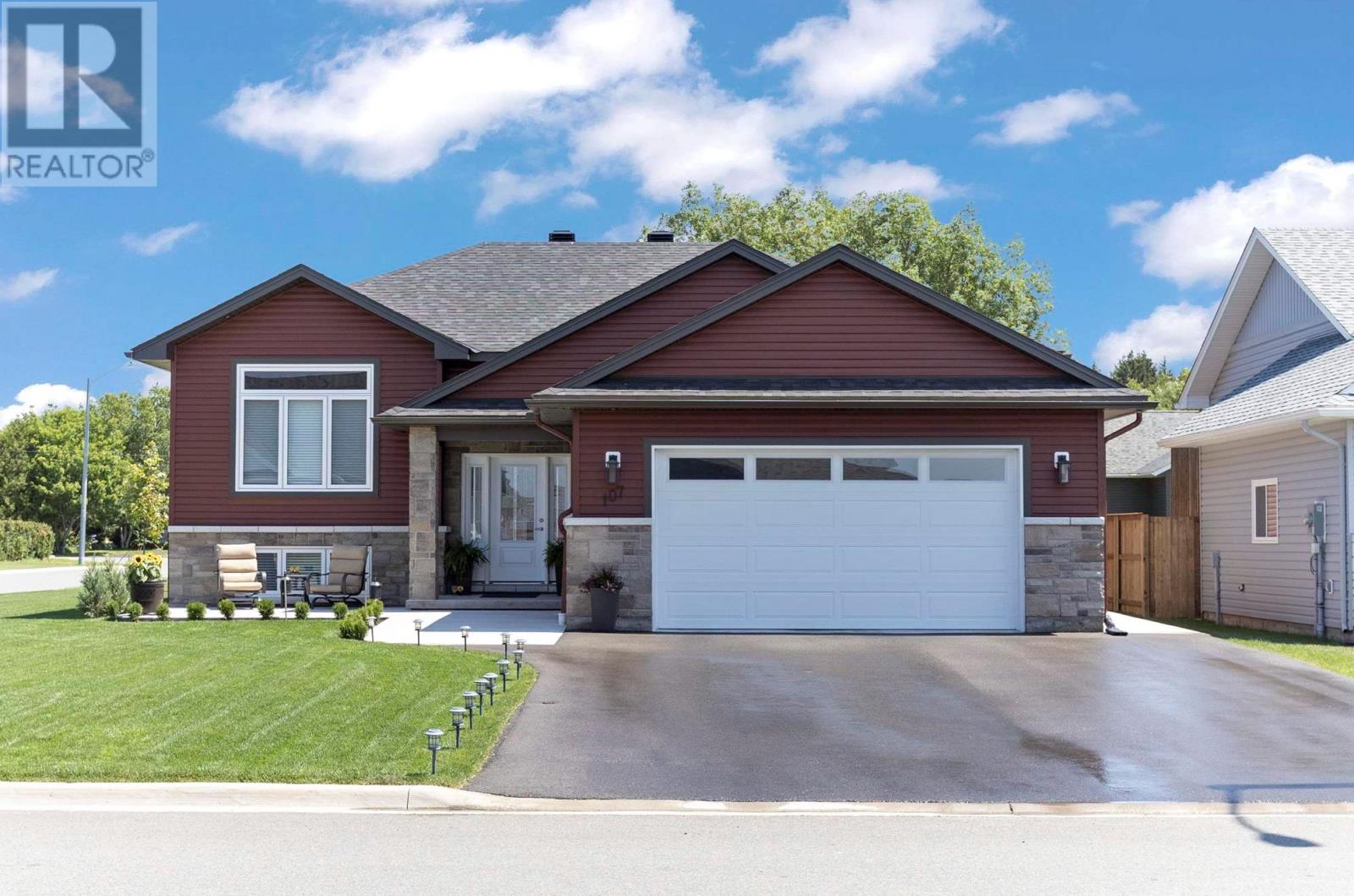 107 Chatfield Dr, Sault Ste. Marie, Ontario  P6C 0B1 - Photo 2 - SM250922