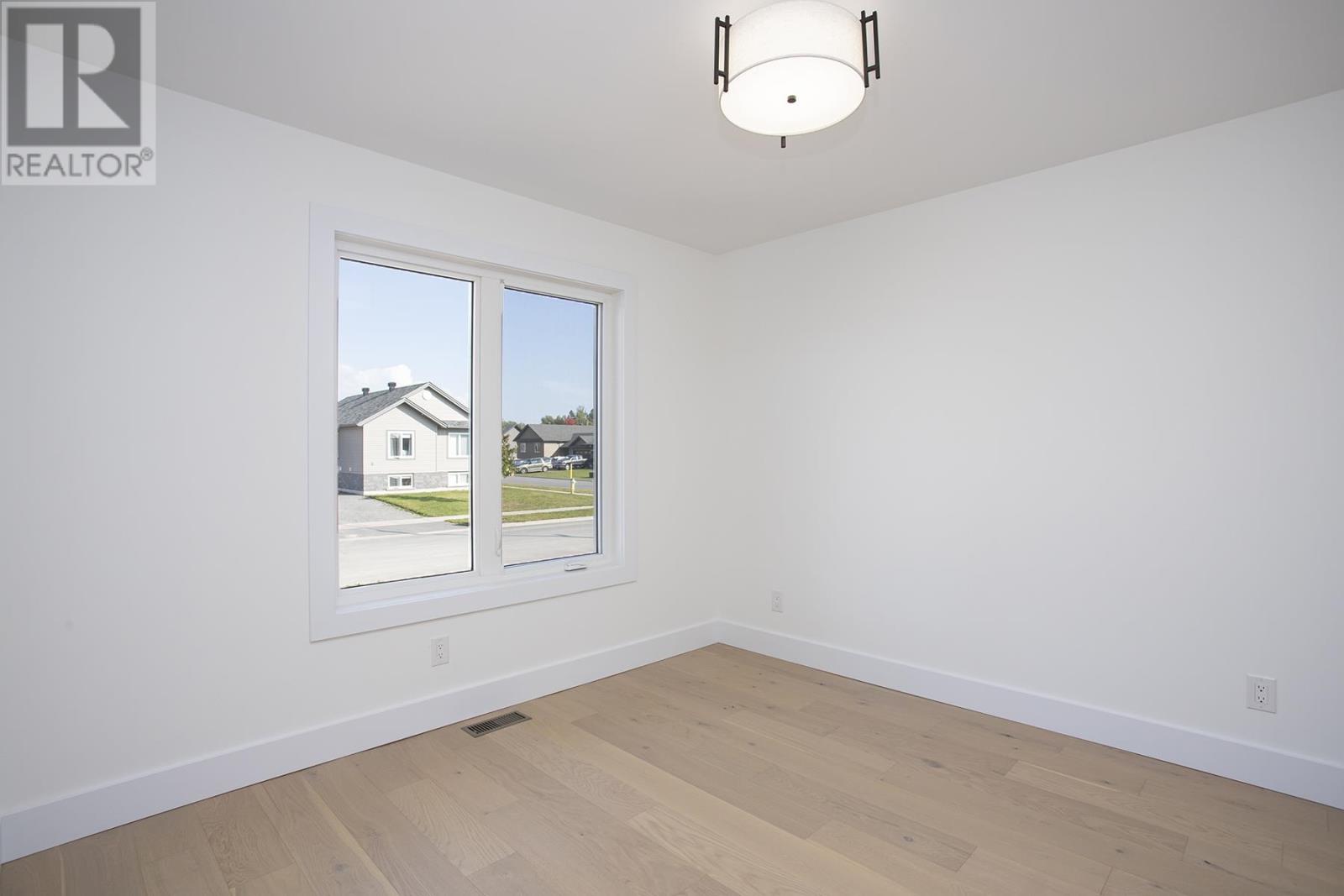 8 Noah Dr, Sault Ste. Marie, Ontario  P6C 6E6 - Photo 34 - SM251068