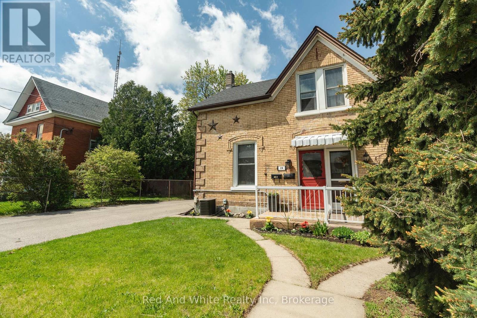 28 Hopeton Street, Cambridge, Ontario  N1R 3T3 - Photo 2 - X12161251