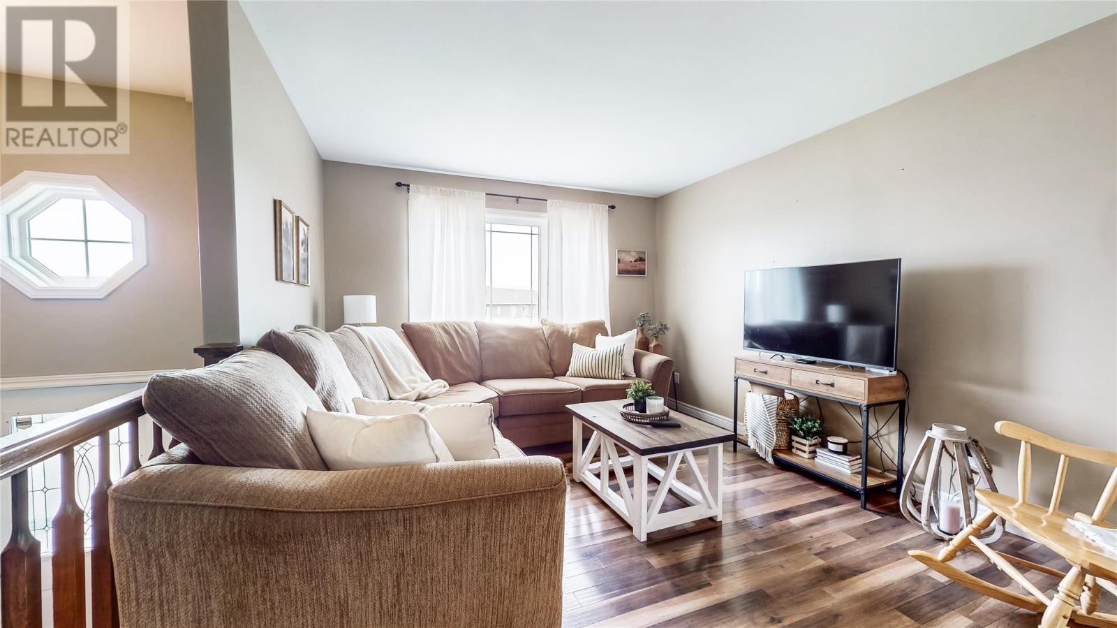 Property at 291 Lanark Drive image 3