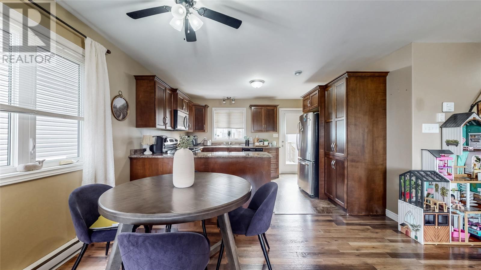 Property at 291 Lanark Drive image 4
