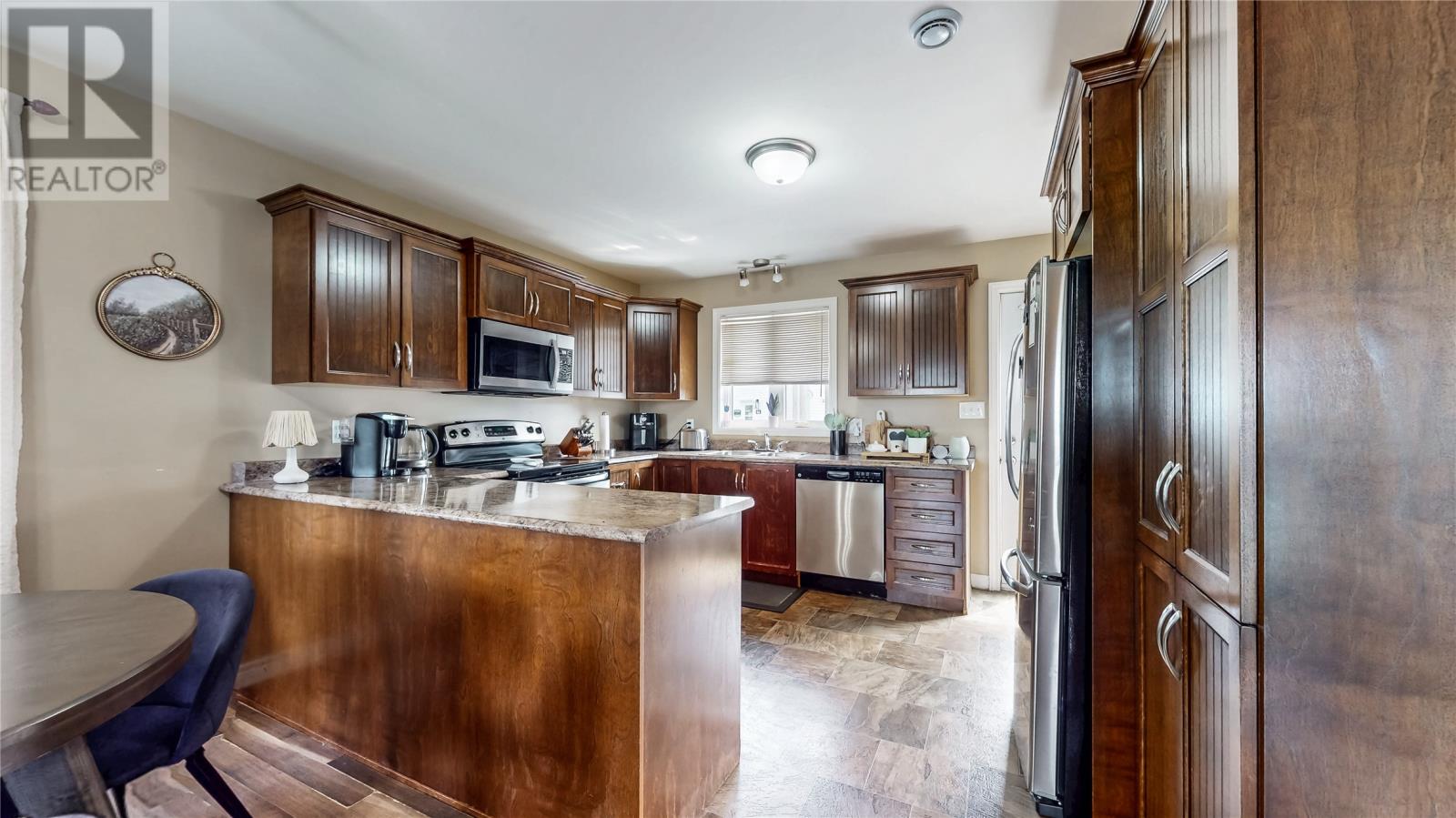 Property at 291 Lanark Drive image 5