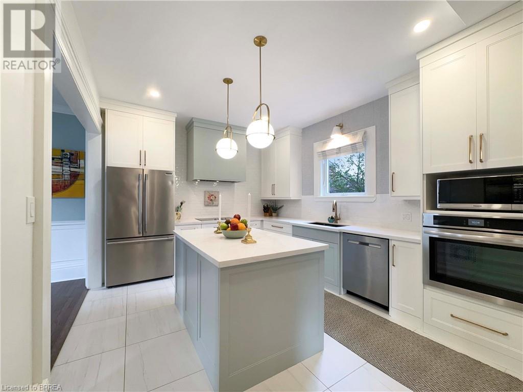 Property at 5 HAWARDEN Avenue image 2