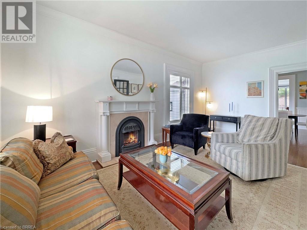 Property at 5 HAWARDEN Avenue image 3