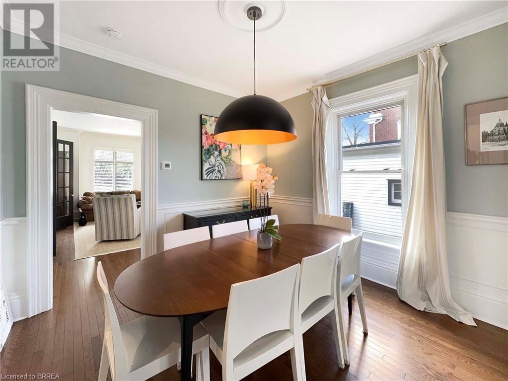 Property at 5 HAWARDEN Avenue image 4