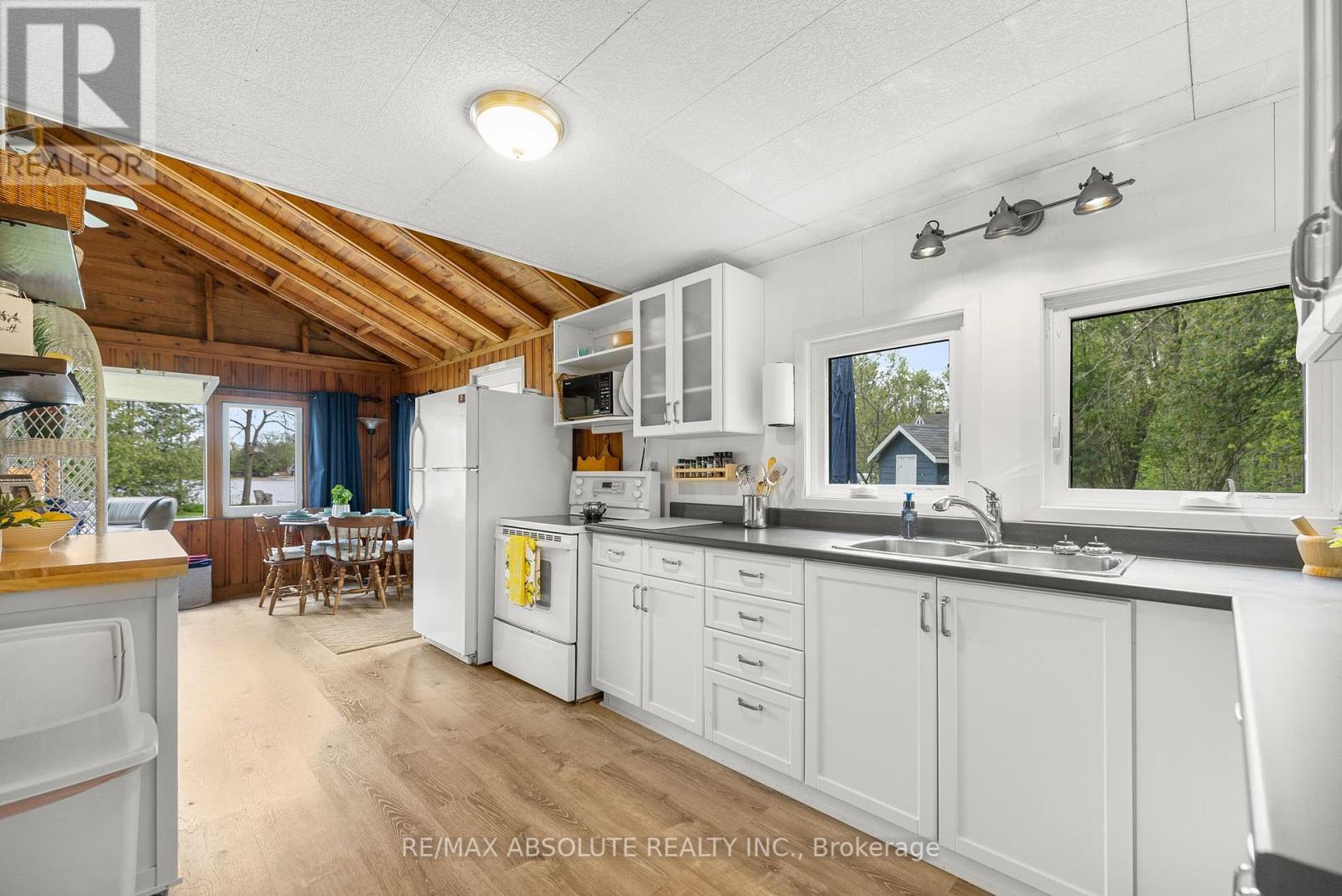 863 Archibald Street, Mcnab/braeside, Ontario  K0A 1G0 - Photo 8 - X12161287