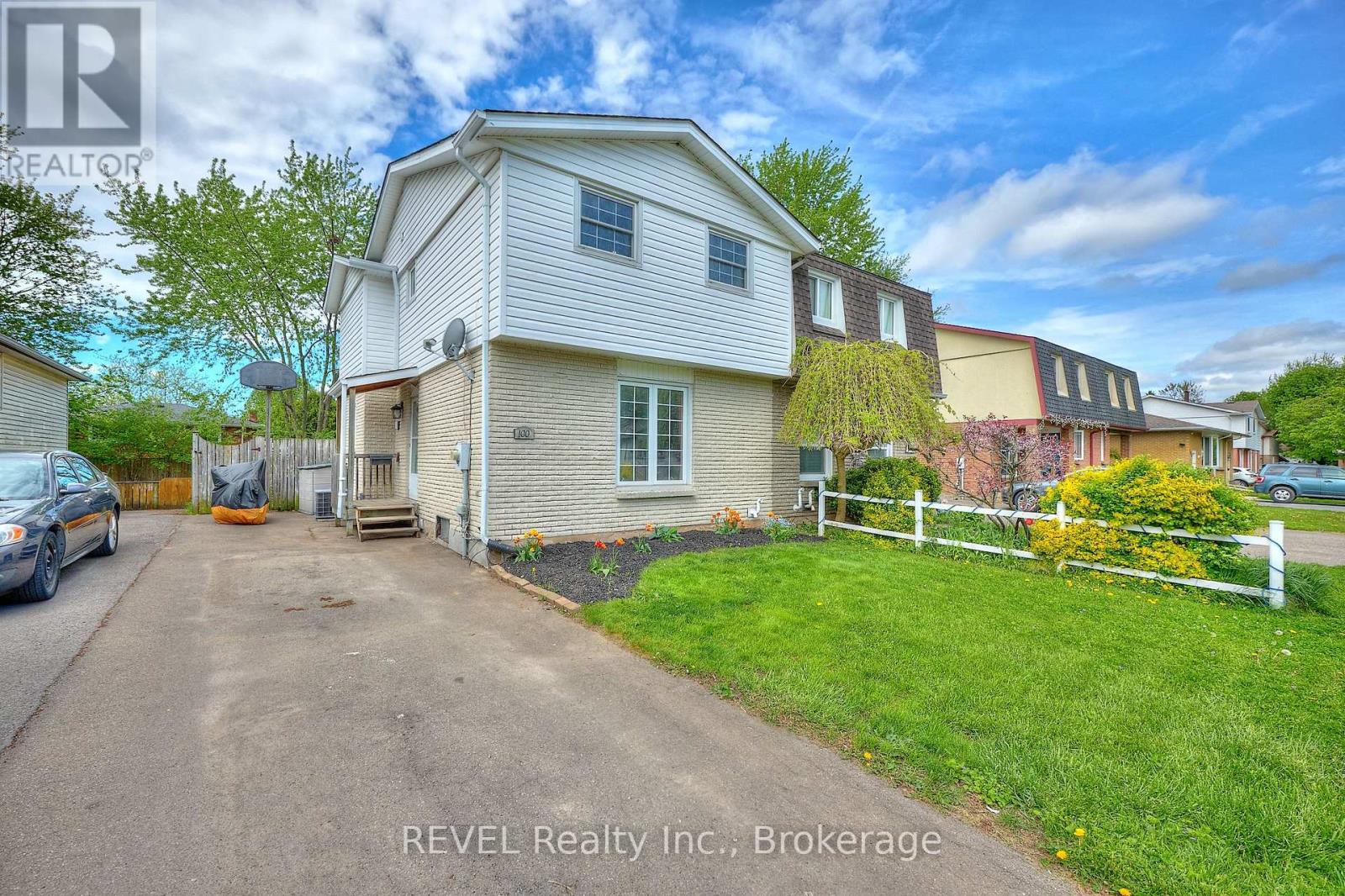 Property at 100 CHAPEL HILL CRESCENT image 2