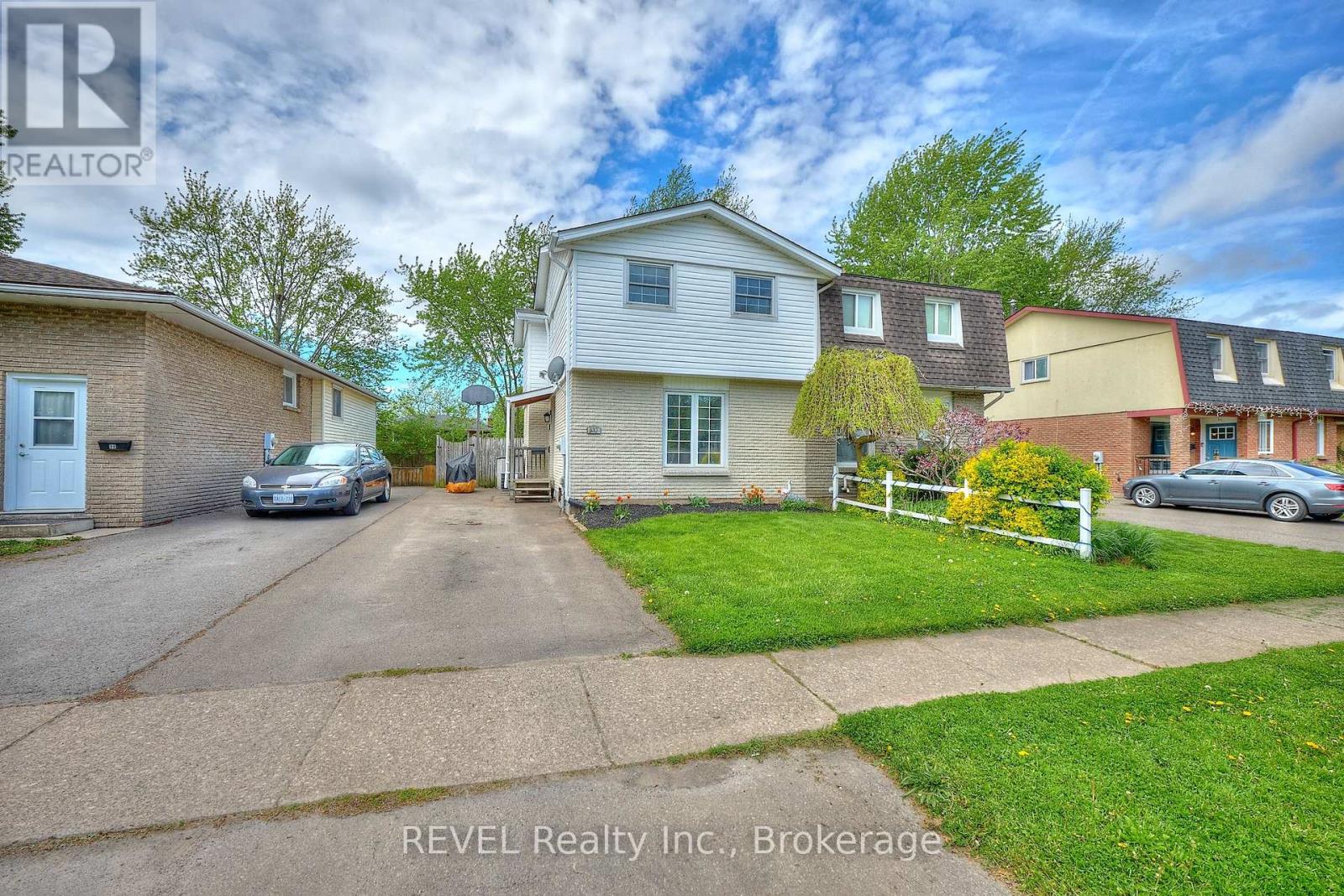 100 Chapel Hill Crescent, Welland (N. Welland), Ontario  L3C 6G9 - Photo 3 - X12161249