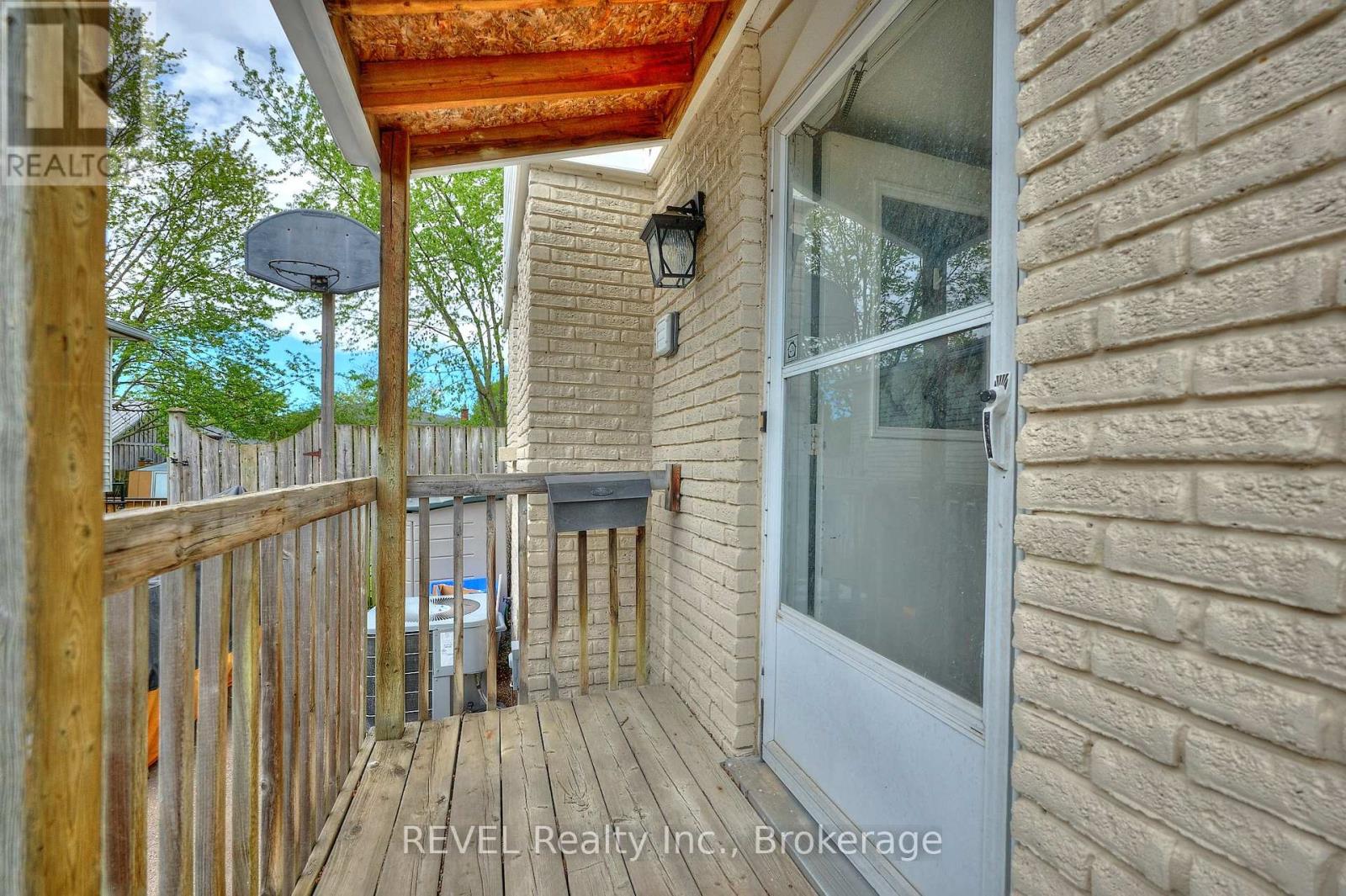 Property at 100 CHAPEL HILL CRESCENT image 4