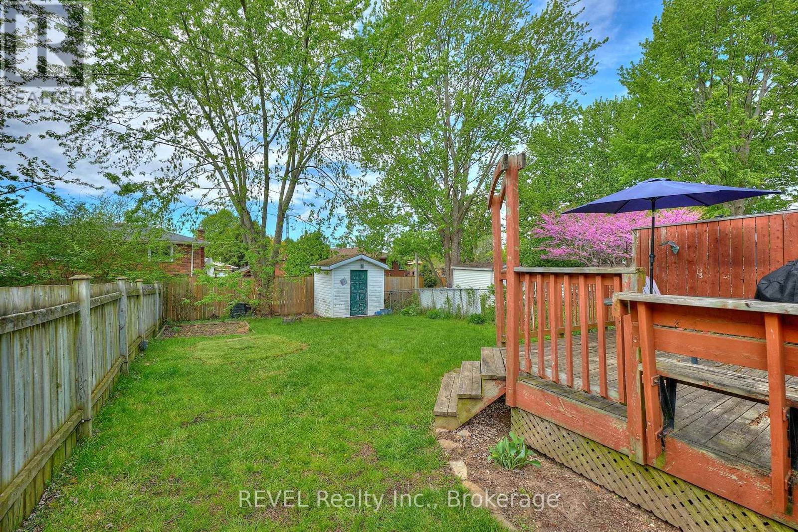 Property at 100 CHAPEL HILL CRESCENT image 5