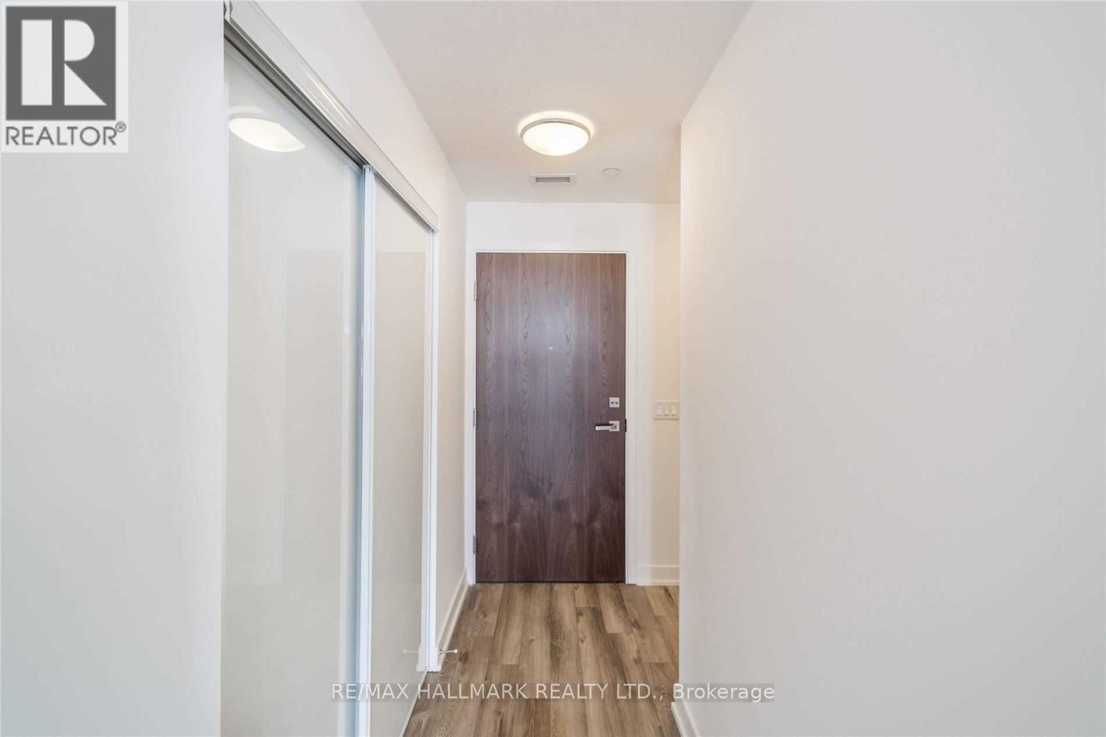 718 - 15 Baseball Place, Toronto (South Riverdale), Ontario  M4M 0E6 - Photo 2 - E12161225