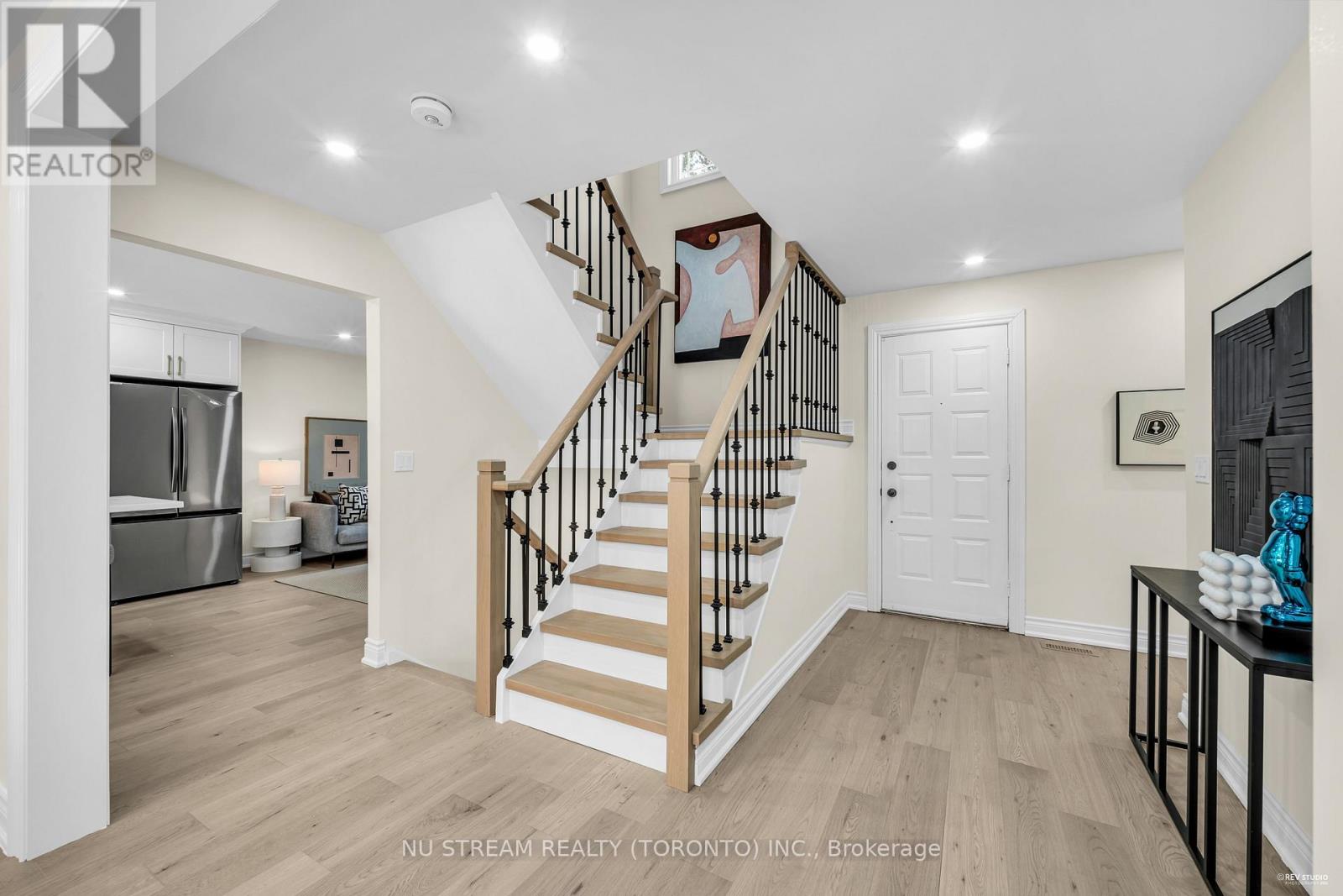 9 Liebeck Crescent, Markham, Ontario  L3R 1Y4 - Photo 3 - N12161200