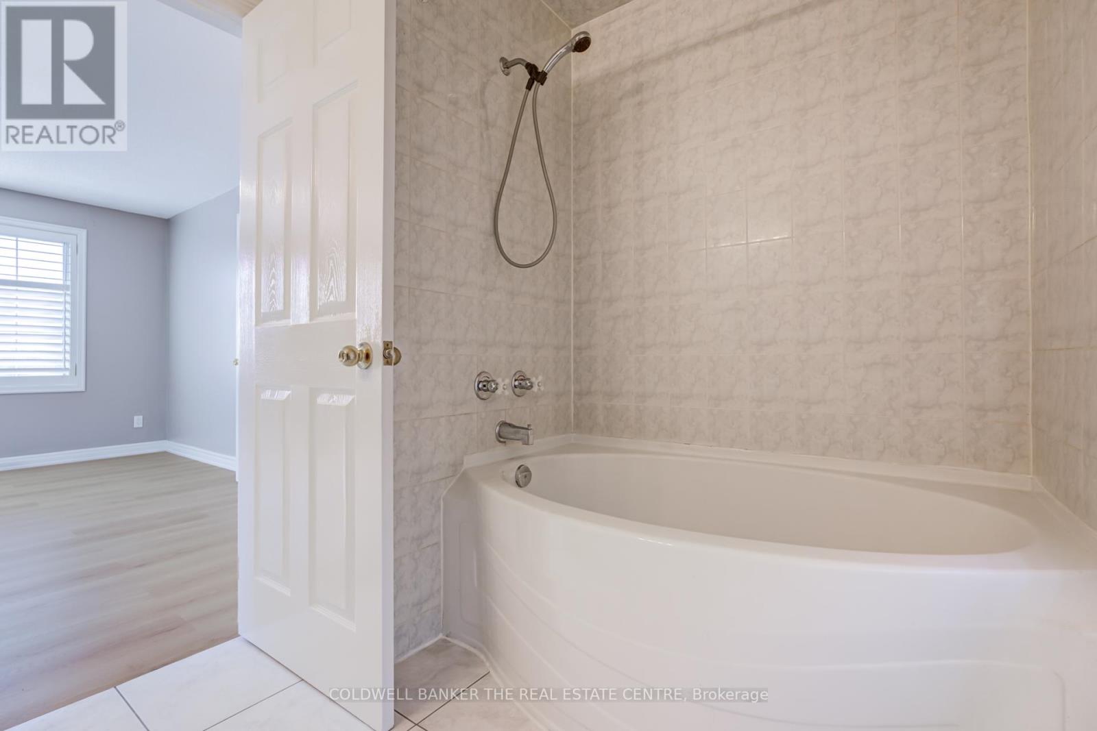 210 Jacey Ann Drive, Richmond Hill, Ontario  L4C 4N5 - Photo 15 - N12161210