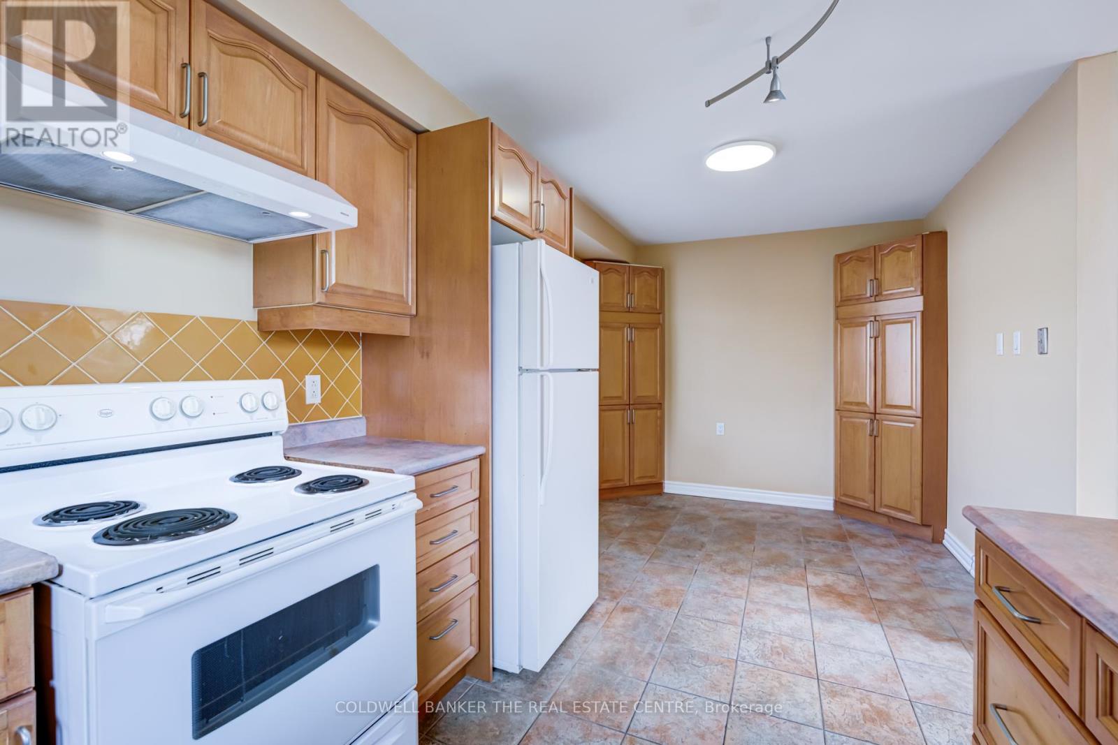 210 Jacey Ann Drive, Richmond Hill, Ontario  L4C 4N5 - Photo 7 - N12161210