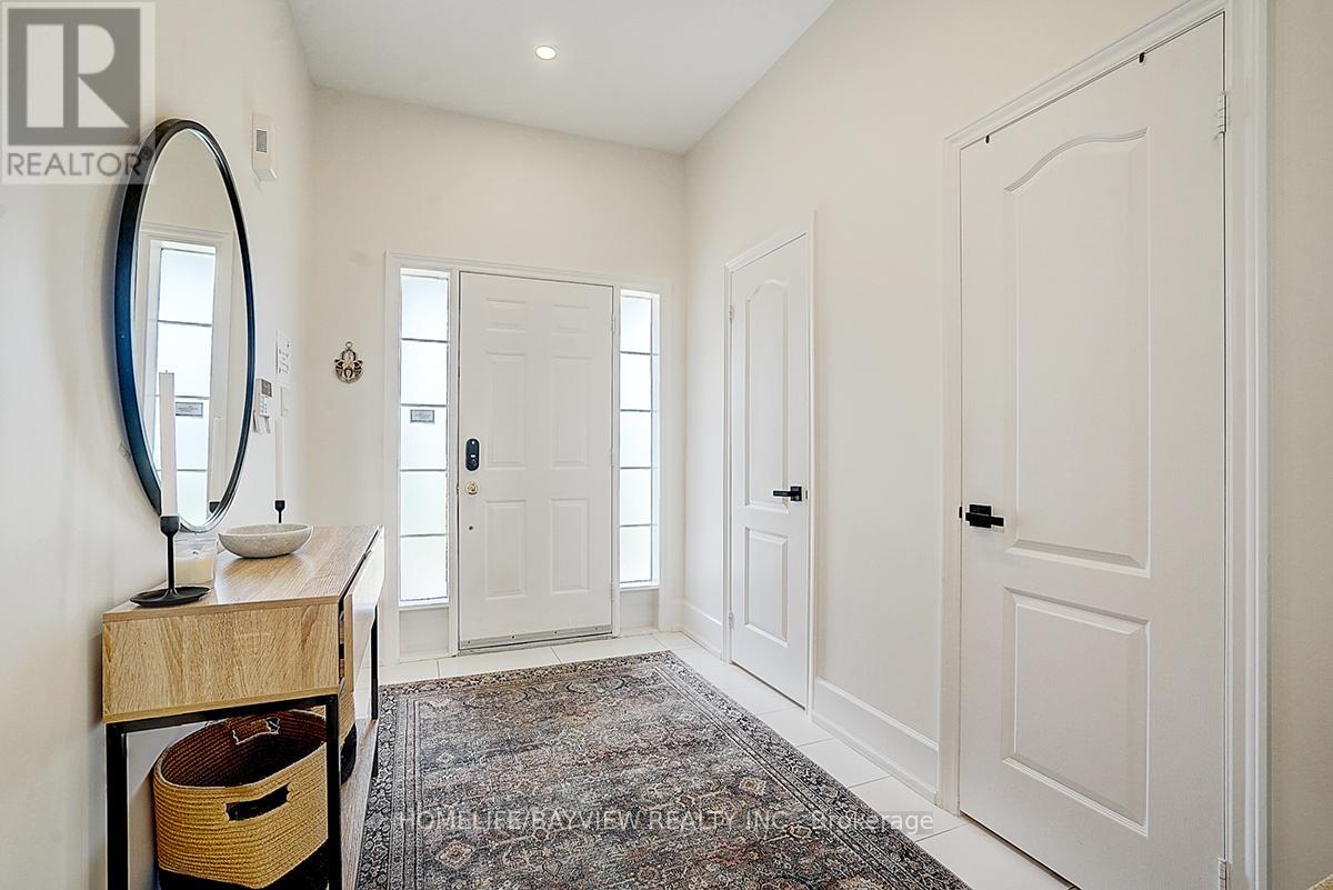 46 Canyon Hill Avenue, Richmond Hill, Ontario  L4C 9T5 - Photo 6 - N12161214