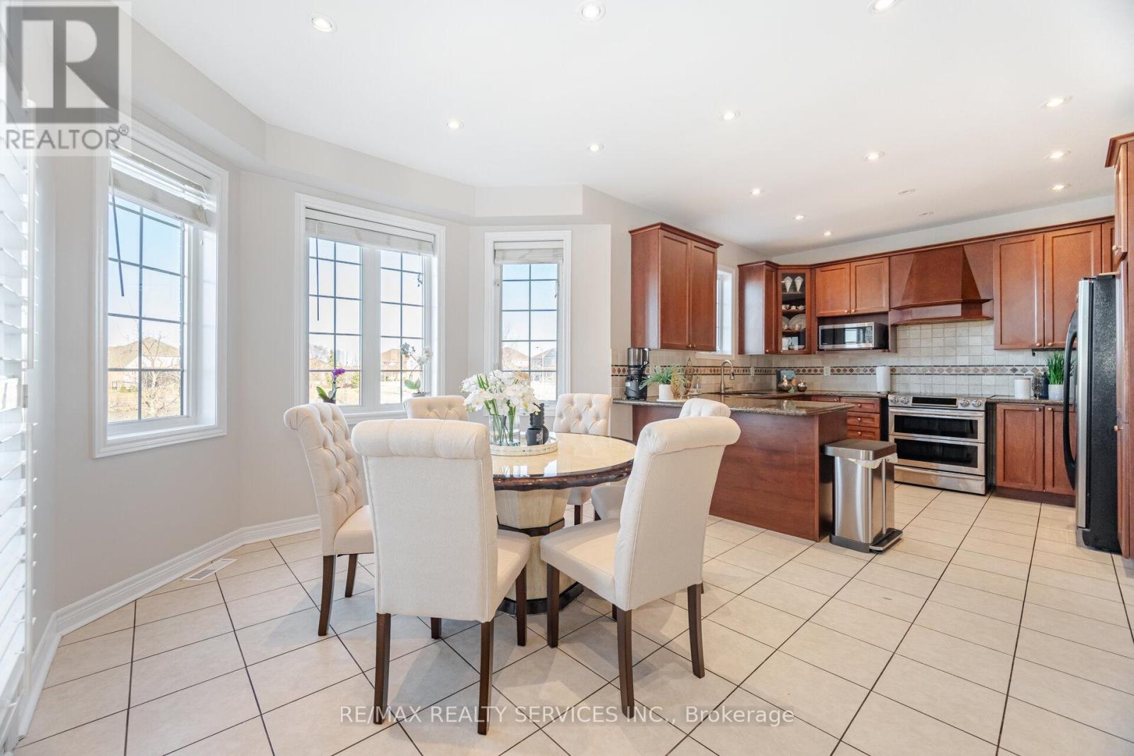 9 Watchman Road, Brampton, Ontario  L6P 2E9 - Photo 9 - W12161217