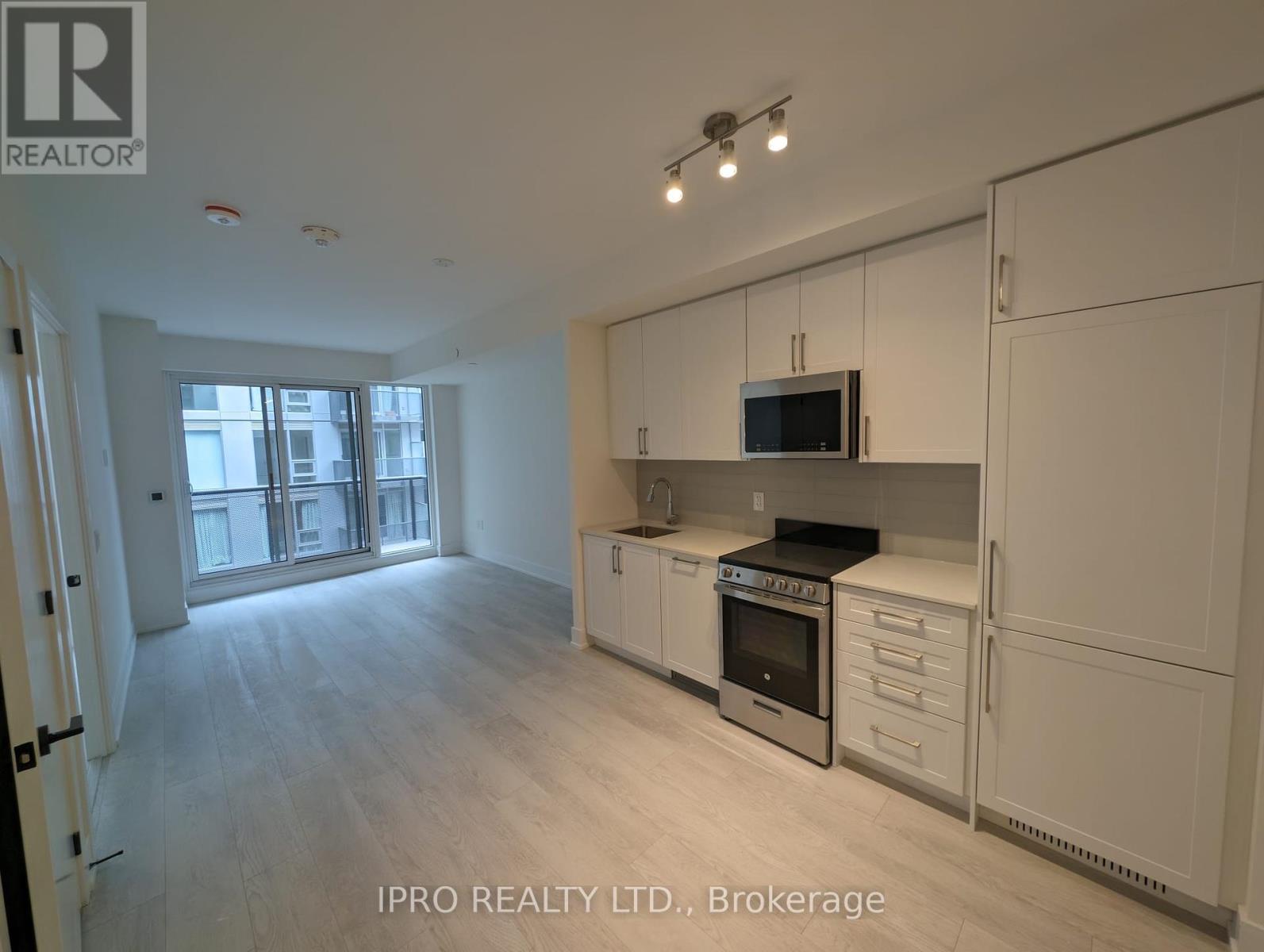 402 - 2450 Old Bronte Road, Oakville, Ontario  L6M 5P6 - Photo 2 - W12161233