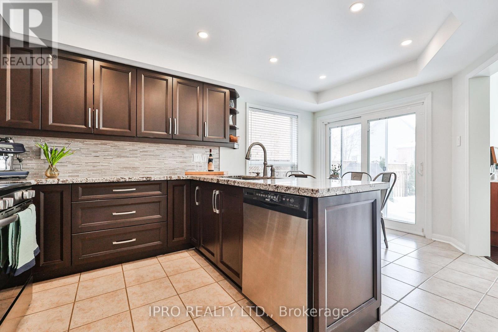 2384 Proudfoot Trail, Oakville, Ontario  L6M 3Y1 - Photo 7 - W12161246
