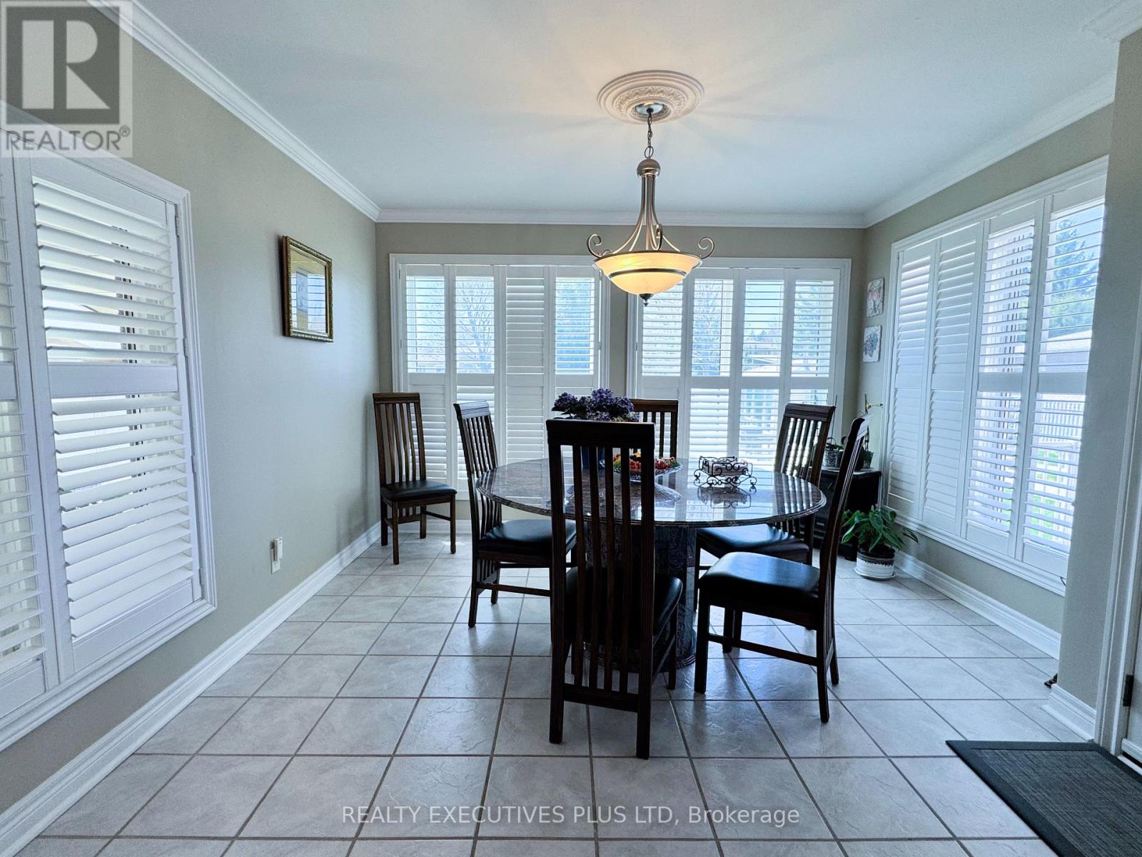 6 Mcleod Court, Caledon, Ontario  L7C 1H7 - Photo 10 - W12161257