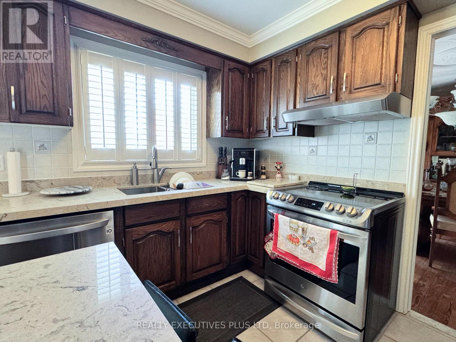 6 Mcleod Court, Caledon, Ontario  L7C 1H7 - Photo 11 - W12161257