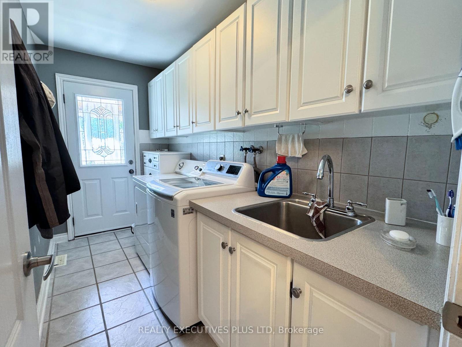 6 Mcleod Court, Caledon, Ontario  L7C 1H7 - Photo 24 - W12161257