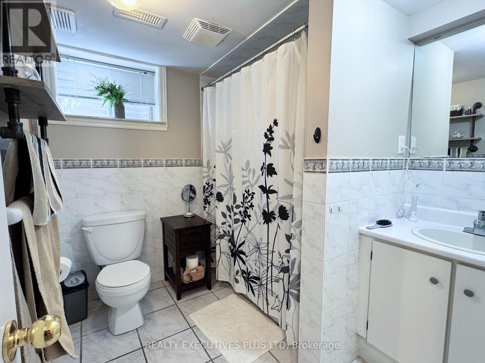 6 Mcleod Court, Caledon, Ontario  L7C 1H7 - Photo 40 - W12161257