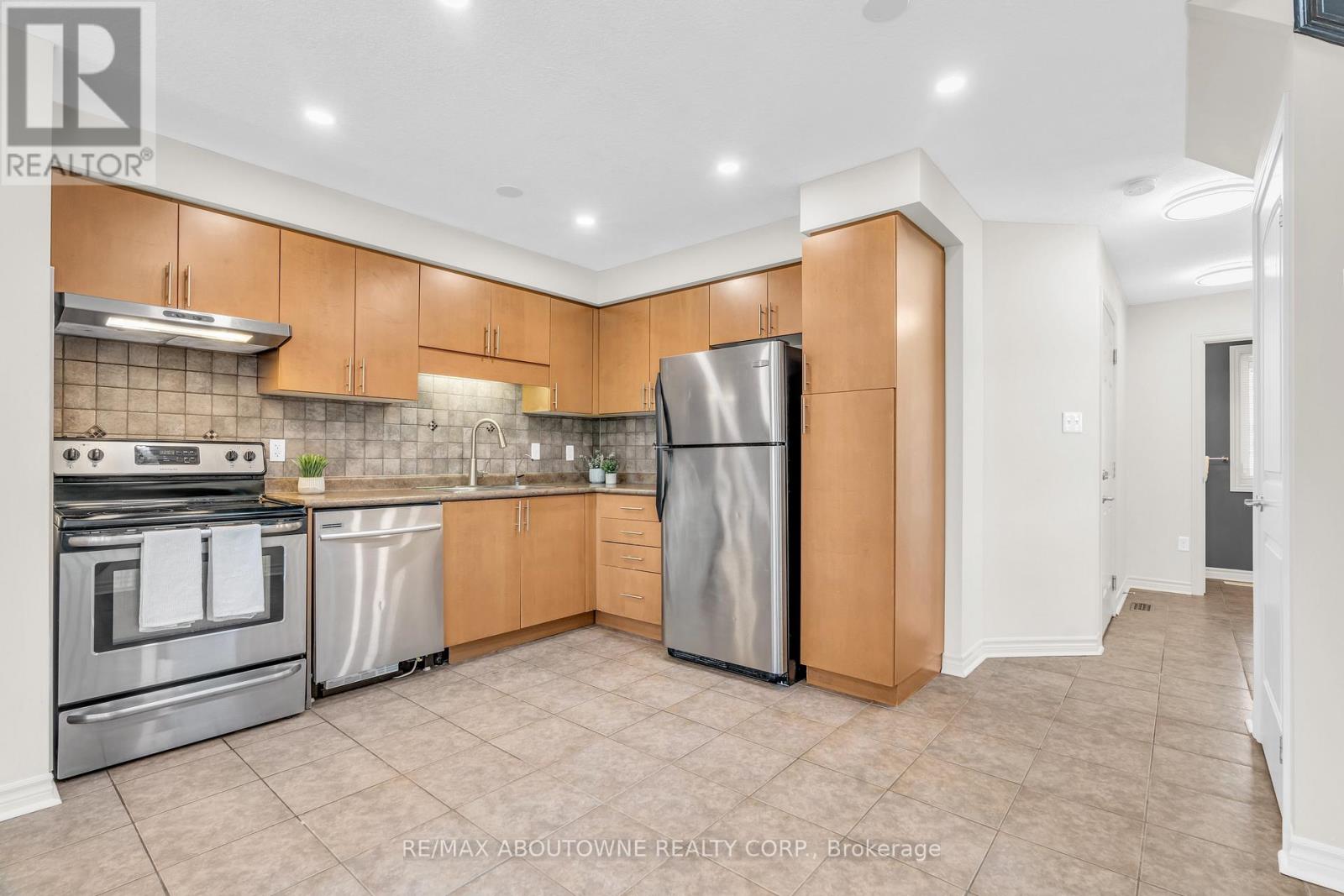 2 Lambeth Way, Guelph, Ontario  N1L 0H1 - Photo 13 - X12161269