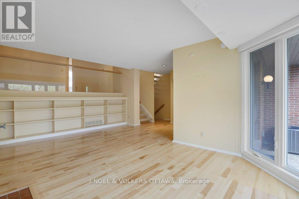35 - 35 Belvedere Crescent, Ottawa, Ontario  K1M 0E5 - Photo 10 - X12150759