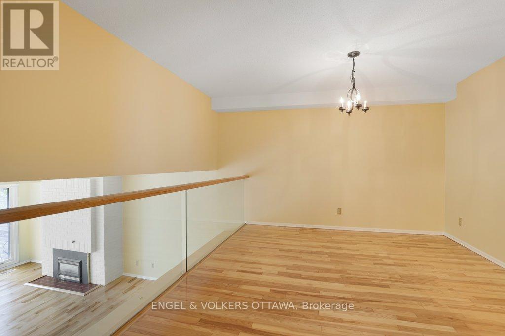 35 - 35 Belvedere Crescent, Ottawa, Ontario  K1M 0E5 - Photo 13 - X12150759