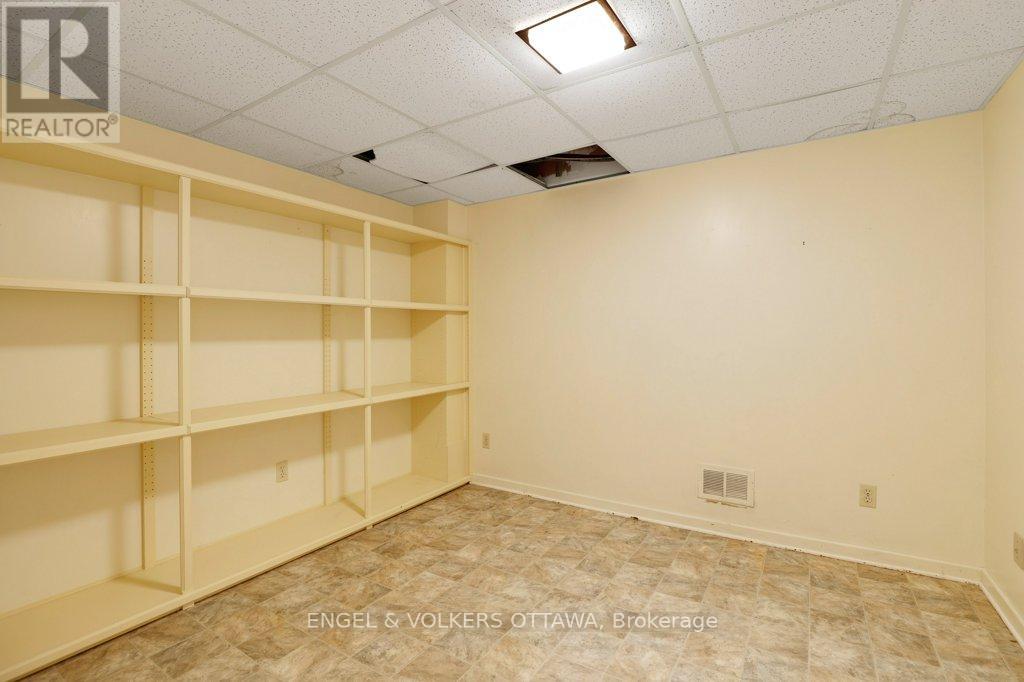 35 - 35 Belvedere Crescent, Ottawa, Ontario  K1M 0E5 - Photo 34 - X12150759