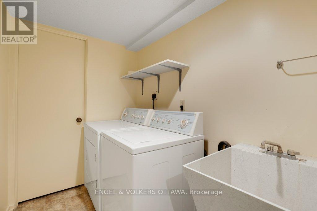 35 - 35 Belvedere Crescent, Ottawa, Ontario  K1M 0E5 - Photo 35 - X12150759